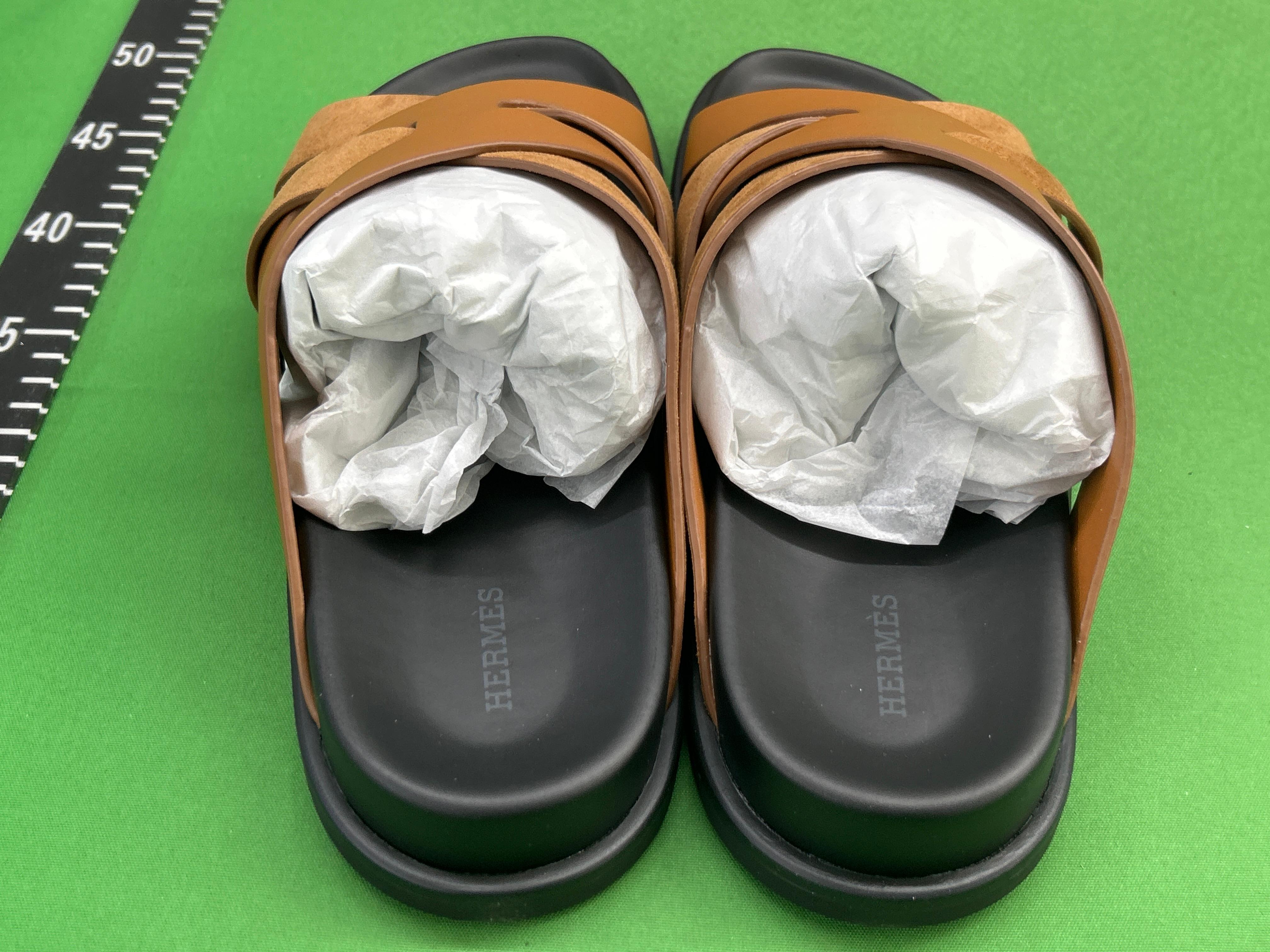 Foto QC 8 de Hermes Chypre H Canvas Calfskin Sandals Black Grey H212033Z02390