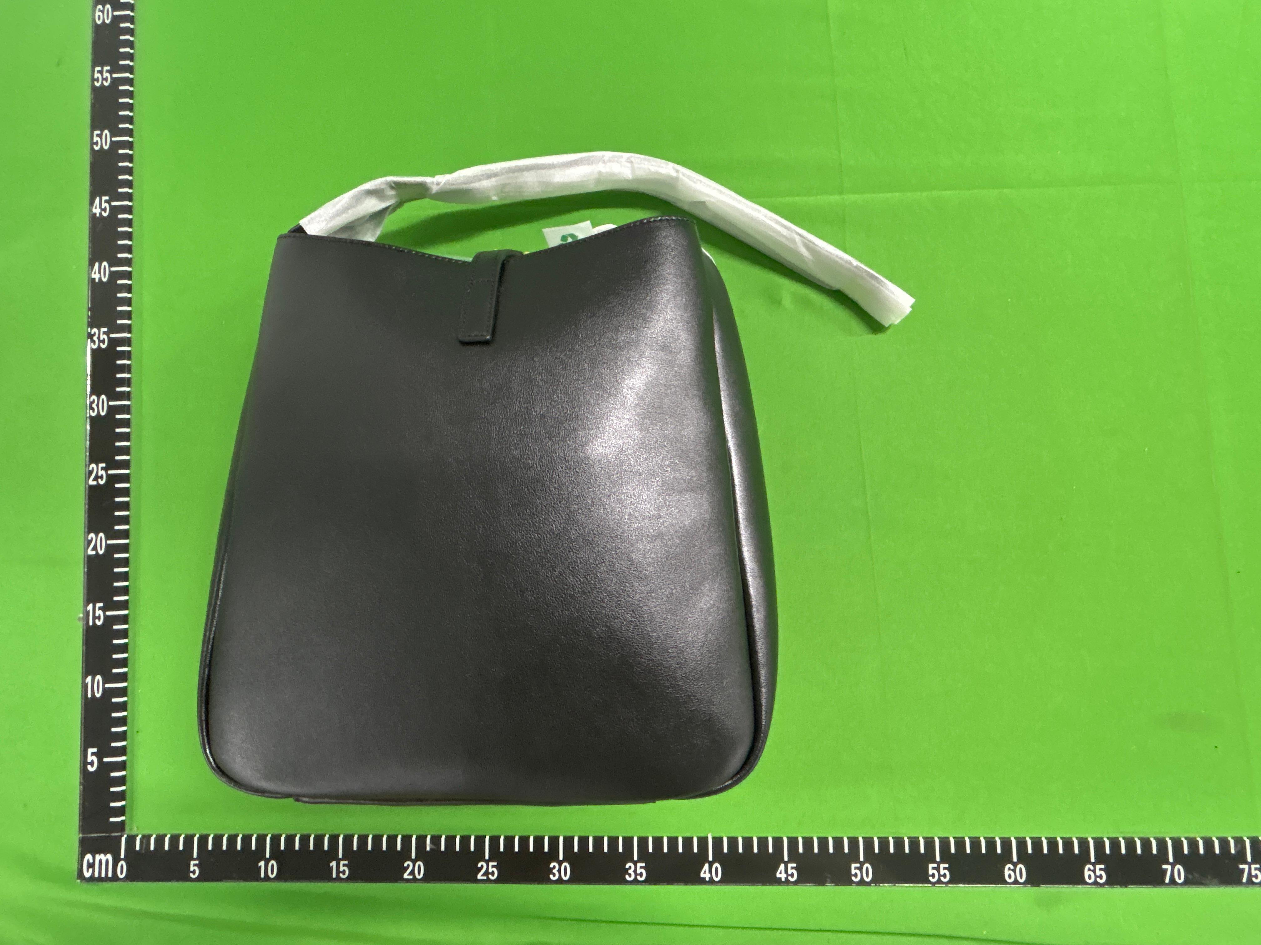 Foto QC 8 de Saint Laurent Le 5 A 7 Hobo Bucket Bag Black Leather