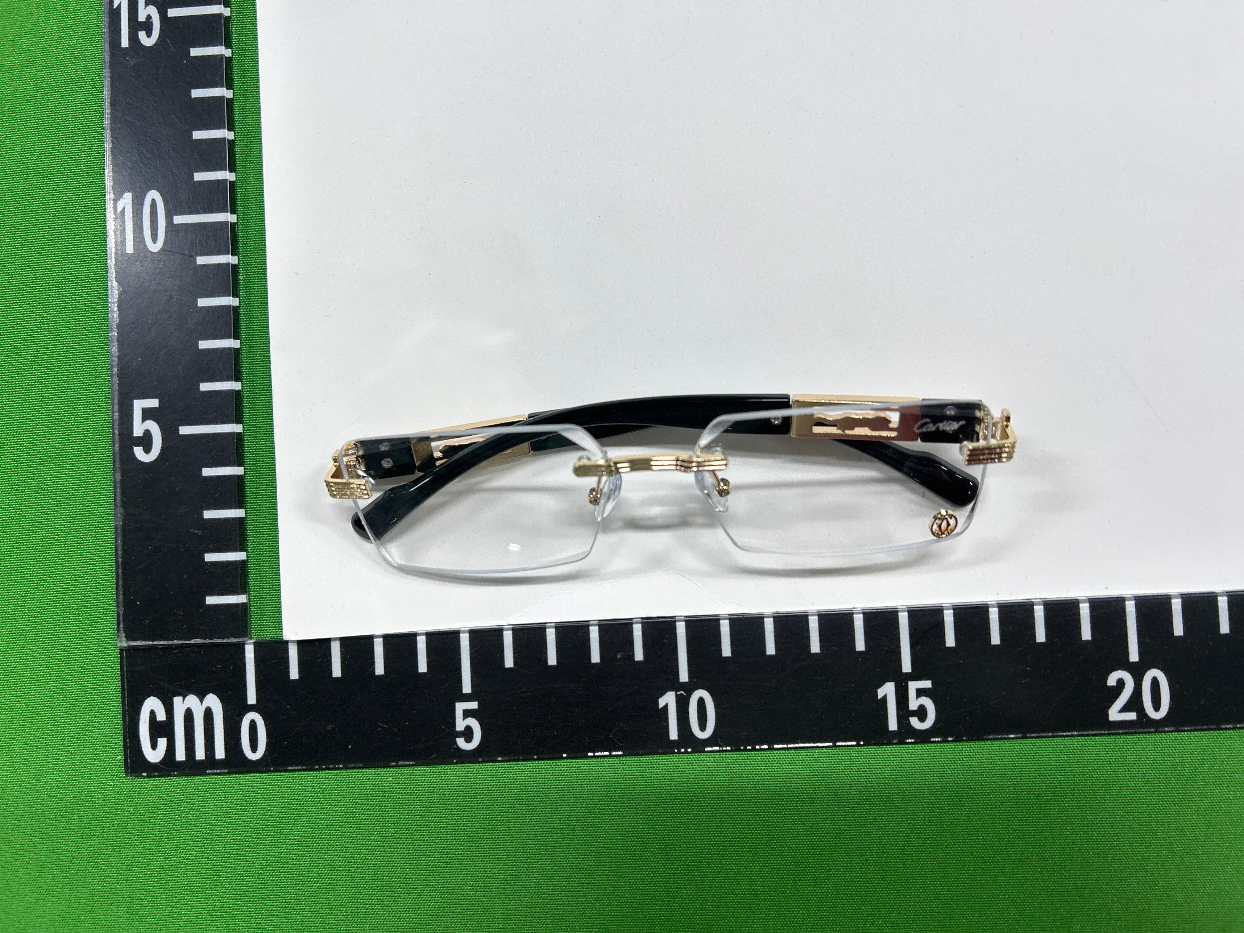 Foto QC 6 de Cartier Panthère Rectangle Metal Sunglasses Gold Black Brown Gradient (076)