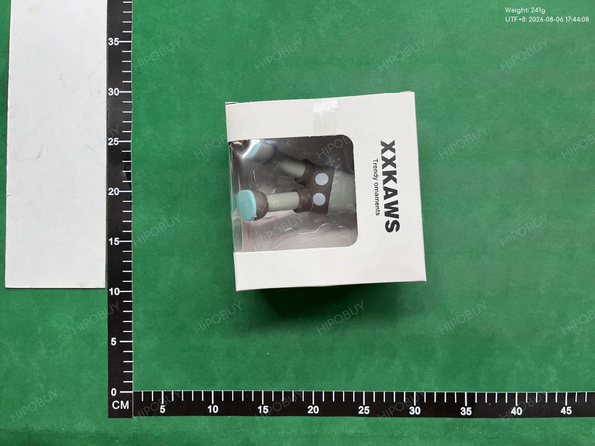 Foto QC 7 de KAWS Holiday Companion Passing Through PVC Figure