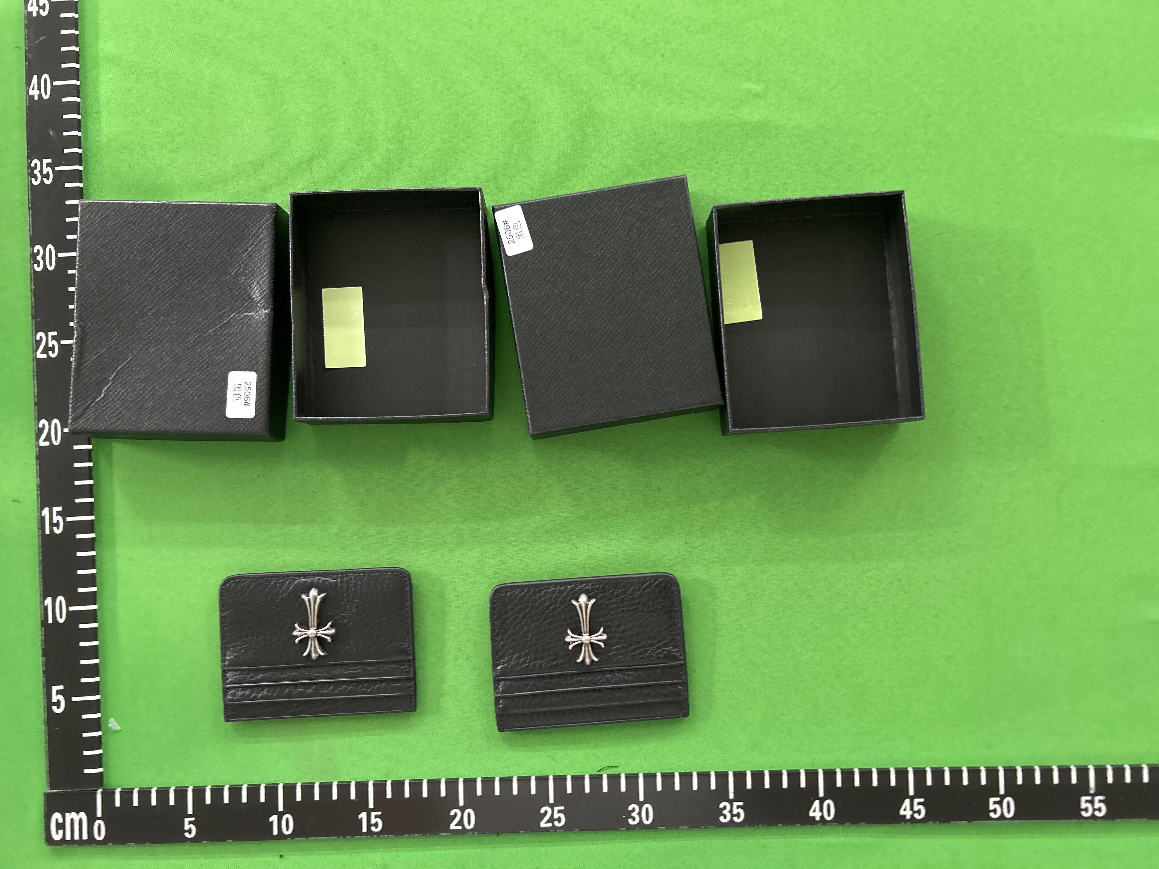Foto QC 4 de Chrome Hearts Cross Patch Zip Card Holder Leather Black