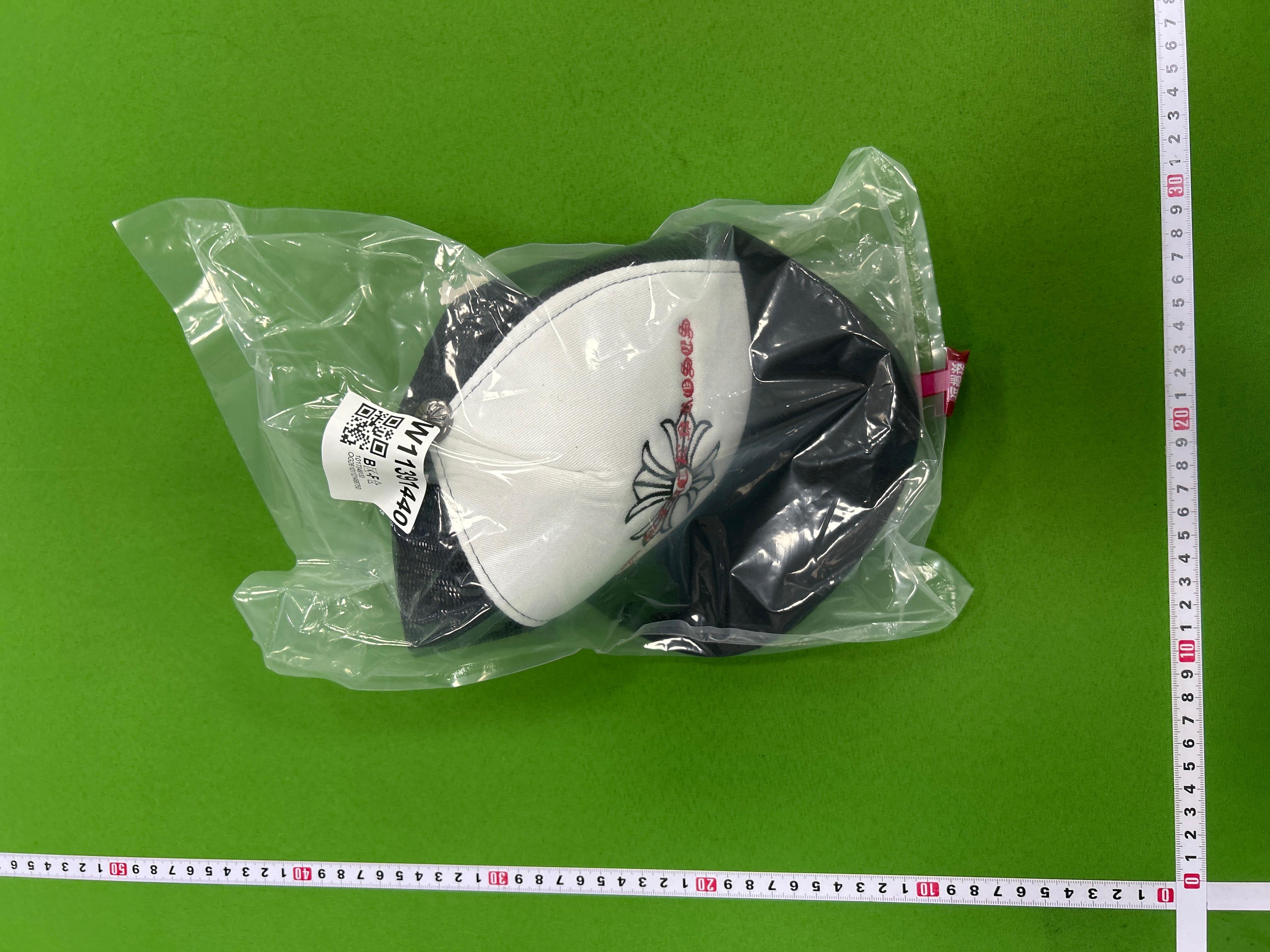 Foto QC 4 de Chrome Hearts Triple Cross Trucker Hat Black/White