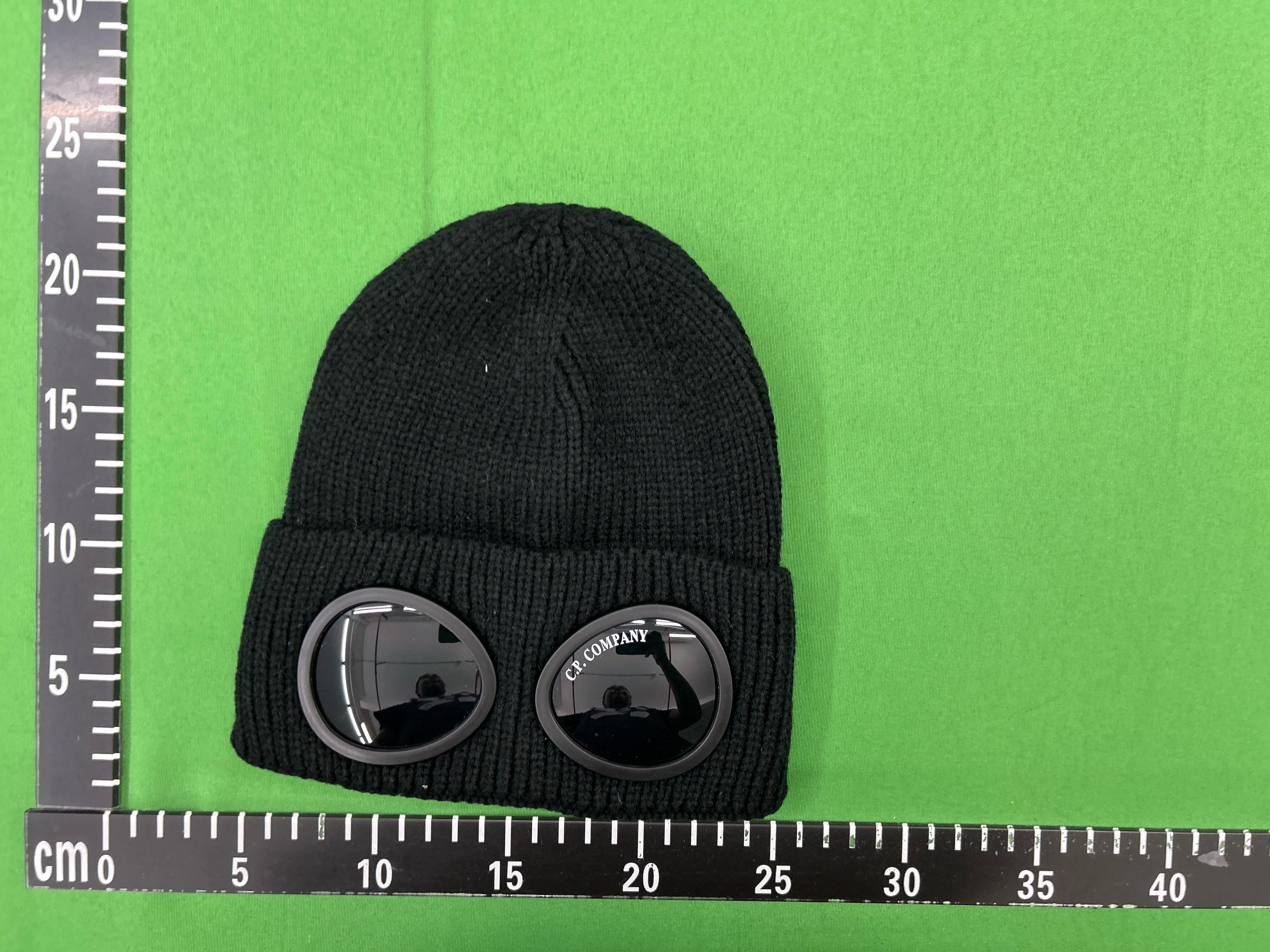 Foto QC 3 de C.P. Company Goggle Beanie Black