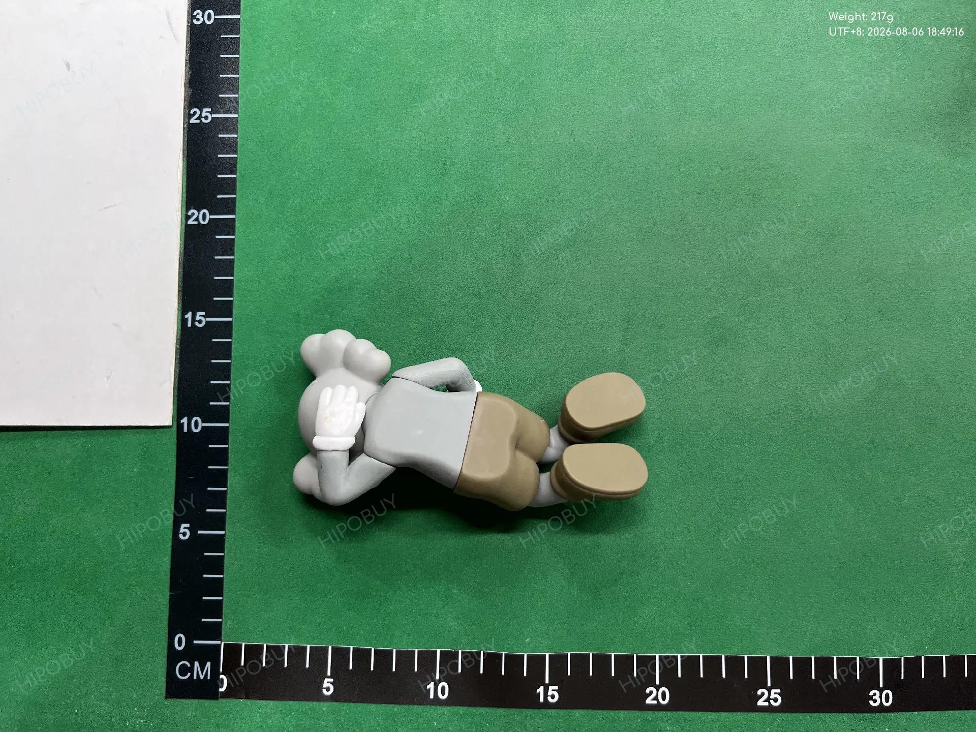 Foto QC 5 de KAWS Holiday Companion Passing Through PVC Figure