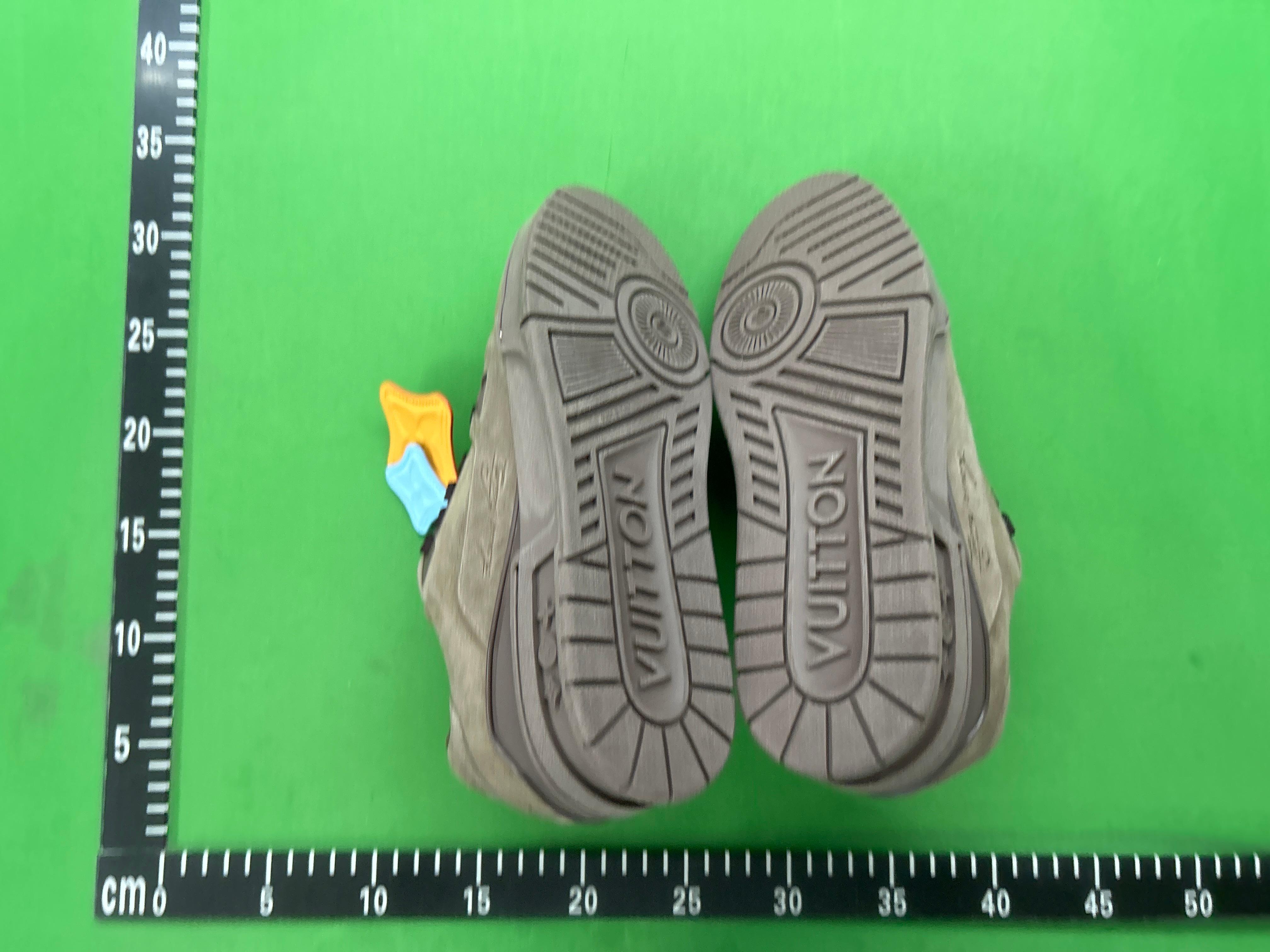 Foto QC 8 de Louis Vuitton Trainer Gold Mirror