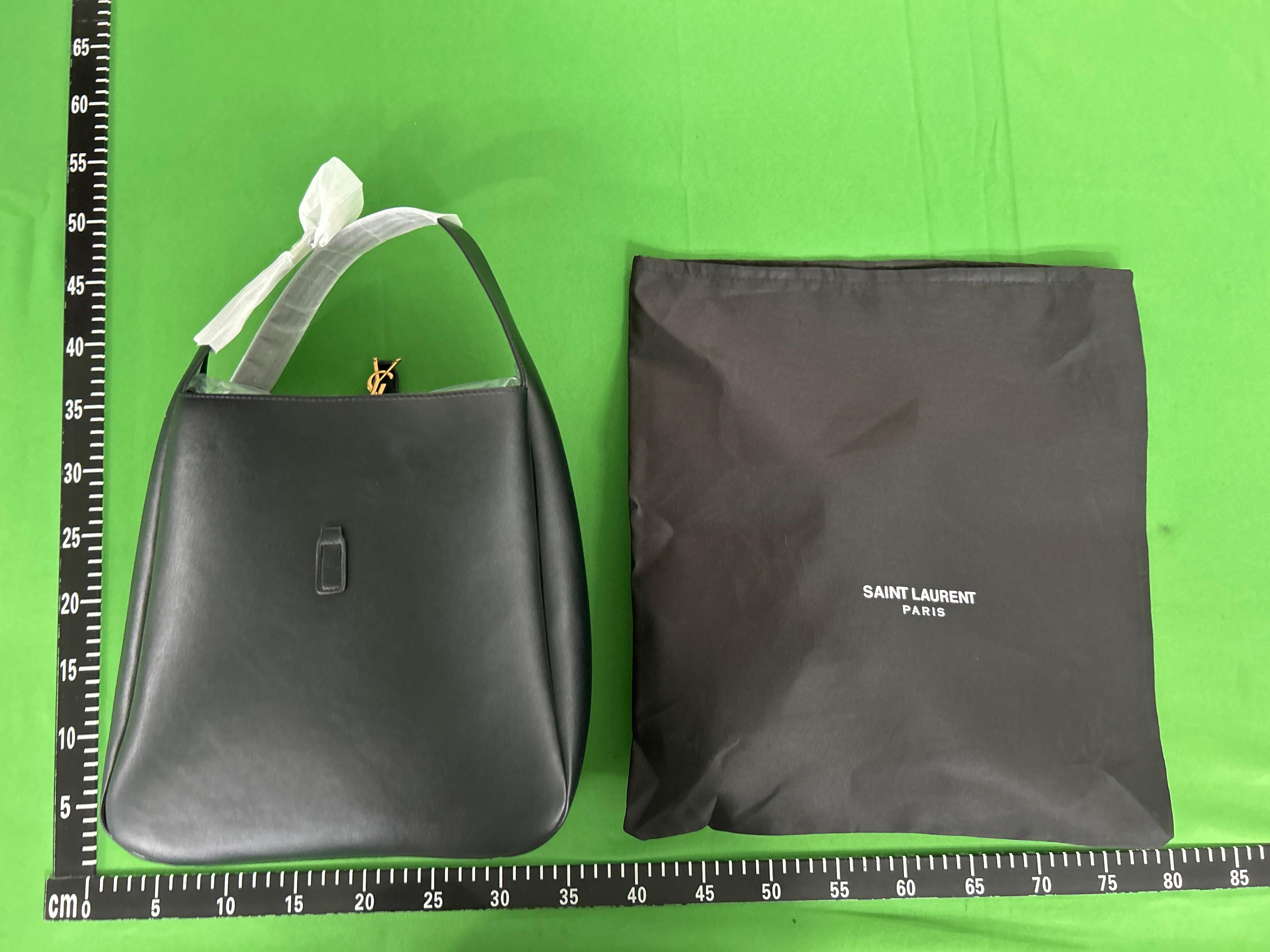 Foto QC 1 de Saint Laurent Le 5 A 7 Hobo Bucket Bag Black Leather