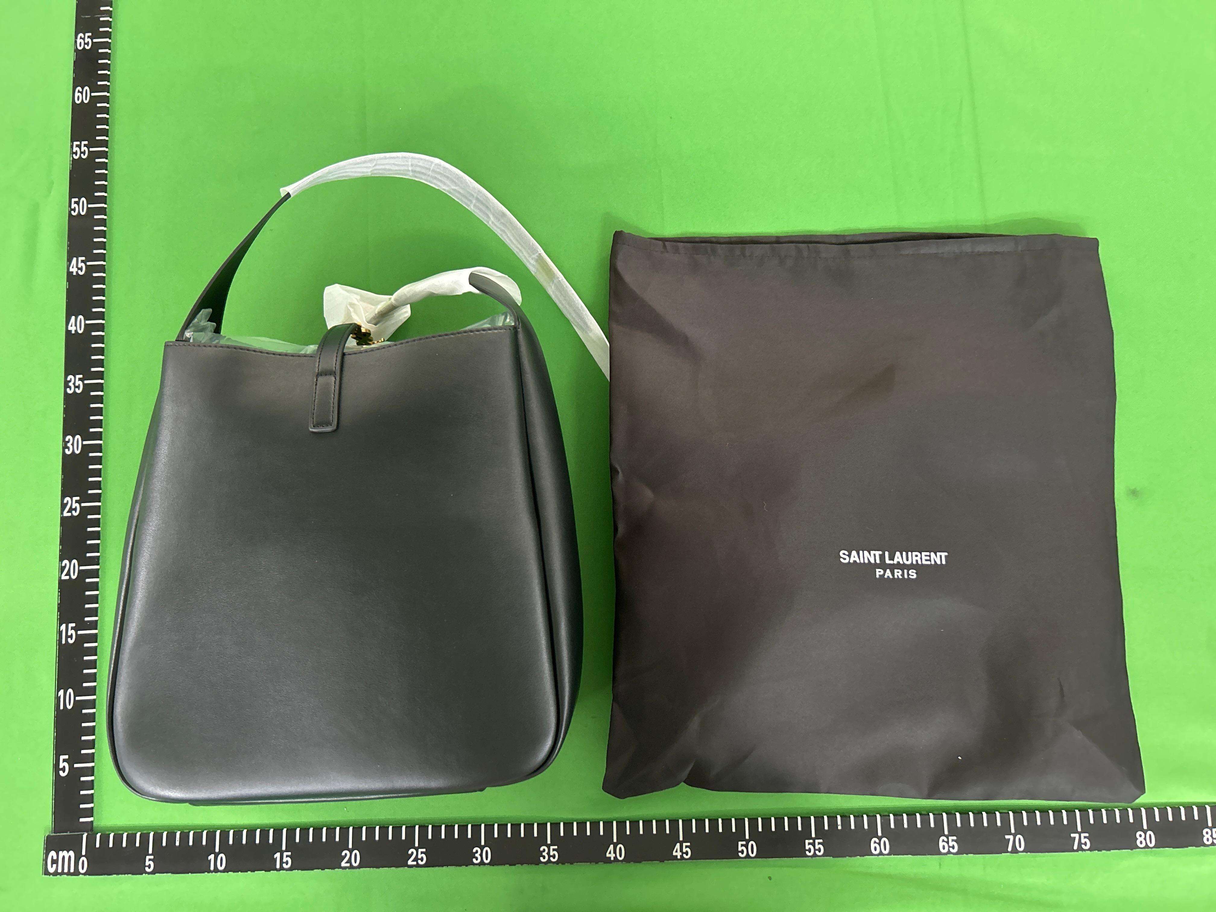 Foto QC 2 de Saint Laurent Le 5 A 7 Hobo Bucket Bag Black Leather