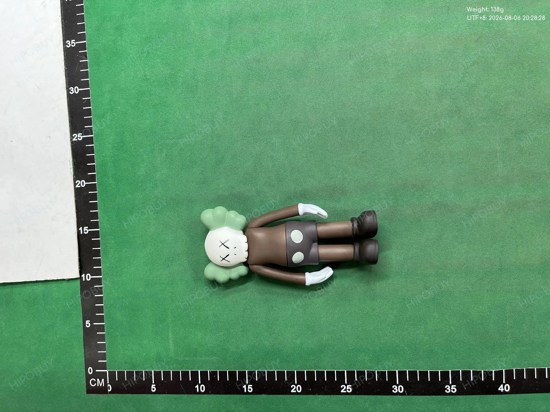 Foto QC 1 de KAWS Holiday Companion Passing Through PVC Figure
