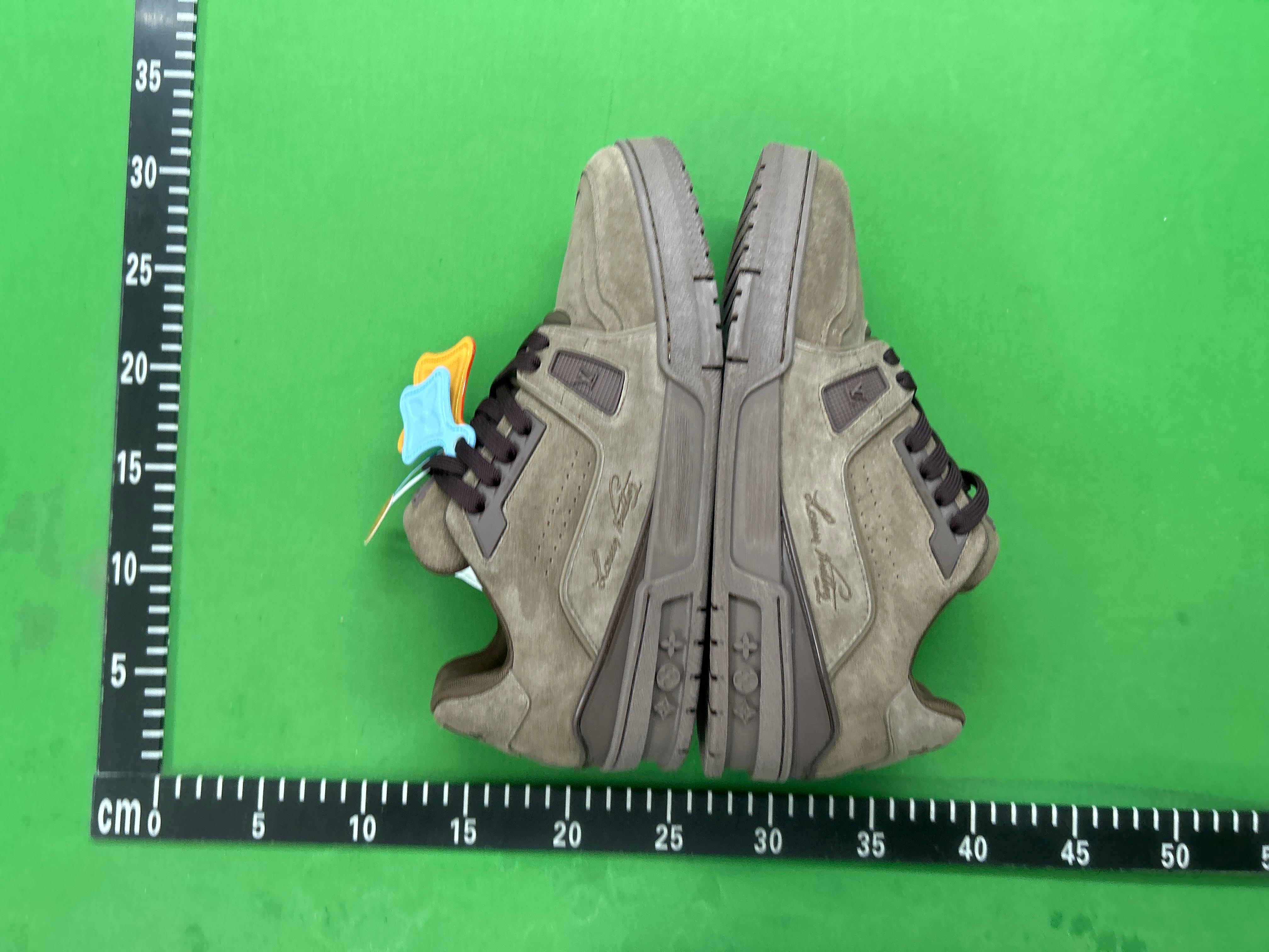 Foto QC 7 de Louis Vuitton Trainer Gold Mirror