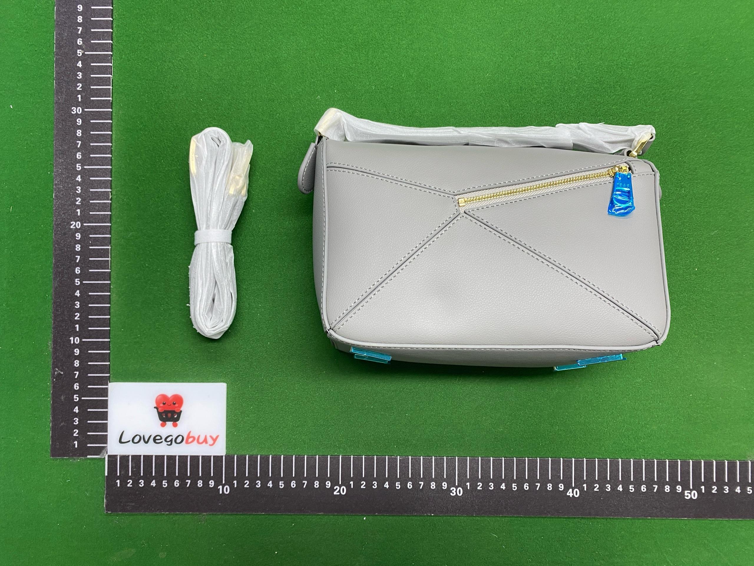 Foto QC 7 de Loewe Puzzle Edge Small Black Calfskin