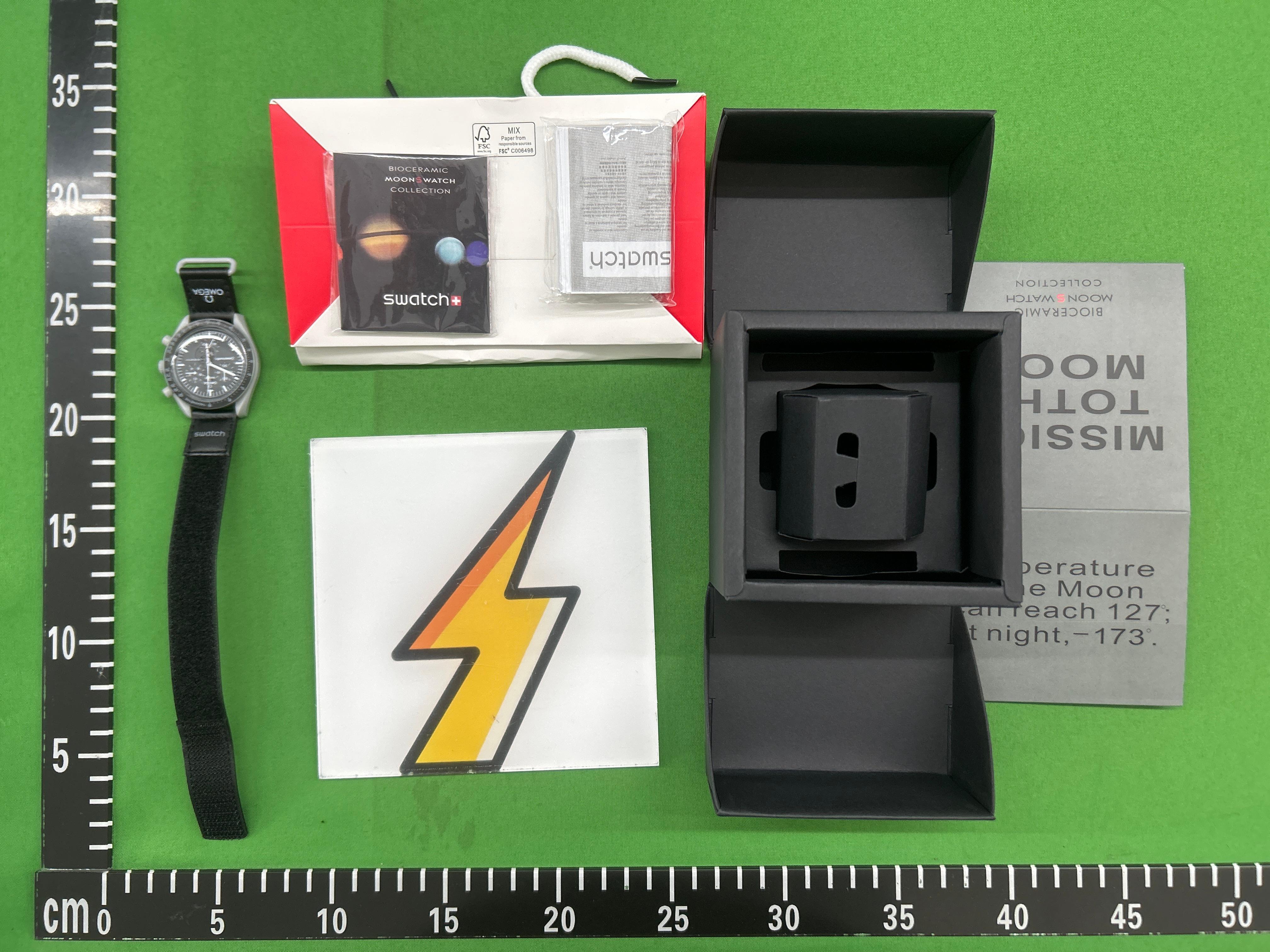 Foto QC 1 de Swatch x Omega Bioceramic Moonswatch Mission to Neptune SO33N100