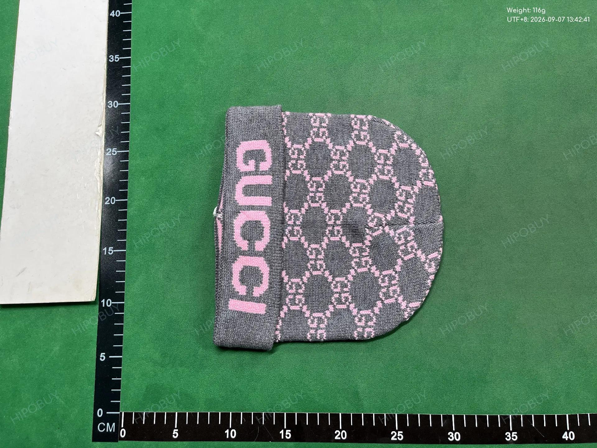 Foto QC 3 de Gucci GG Logo Beanie Beige