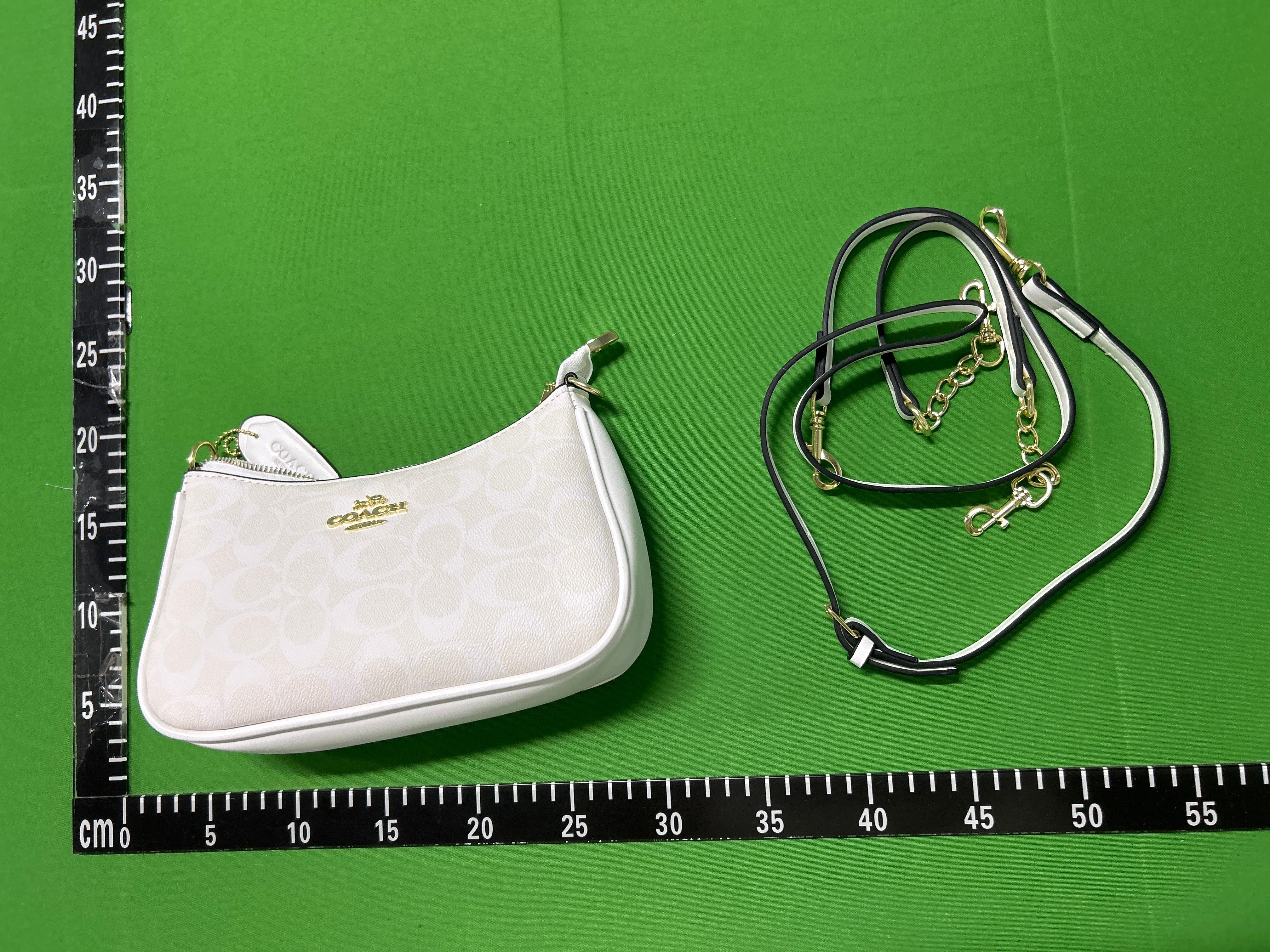 Foto QC 4 de Coach Teri Shoulder Bag Signature Canvas