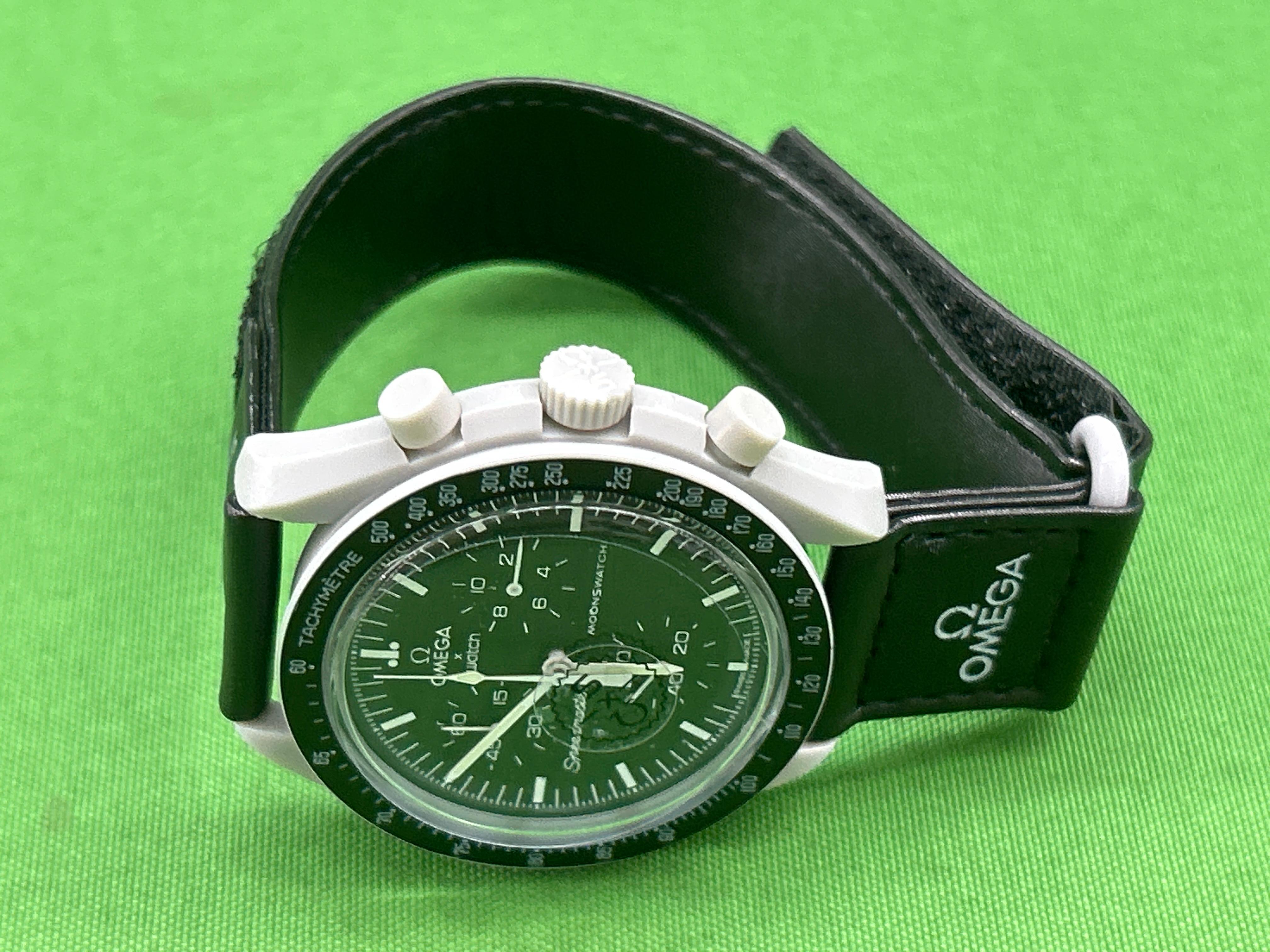 Foto QC 4 de Swatch x Omega Bioceramic Moonswatch Mission to Neptune SO33N100