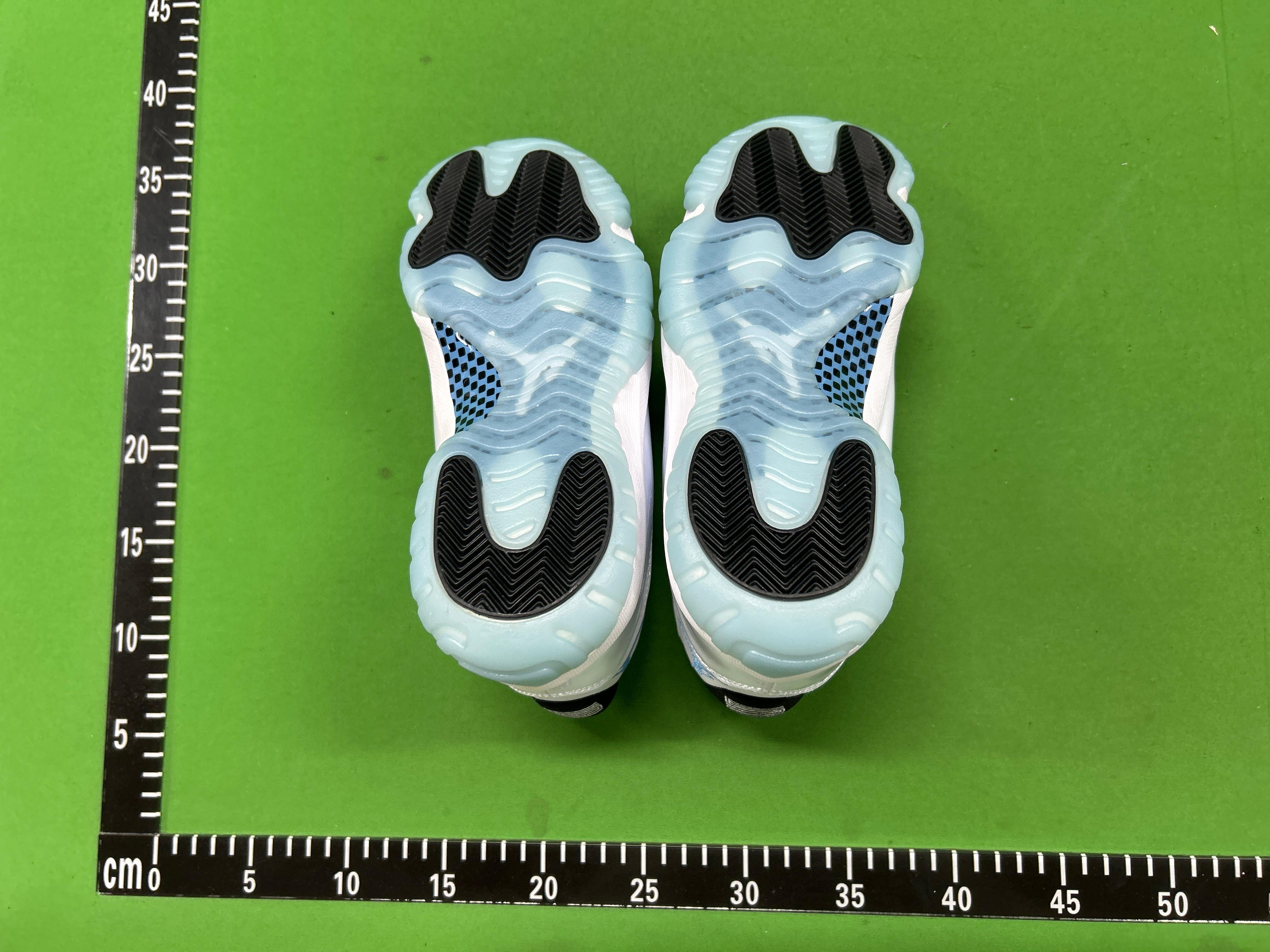 Foto QC 5 de Jordan 11 Retro Low University Blue 528895-106