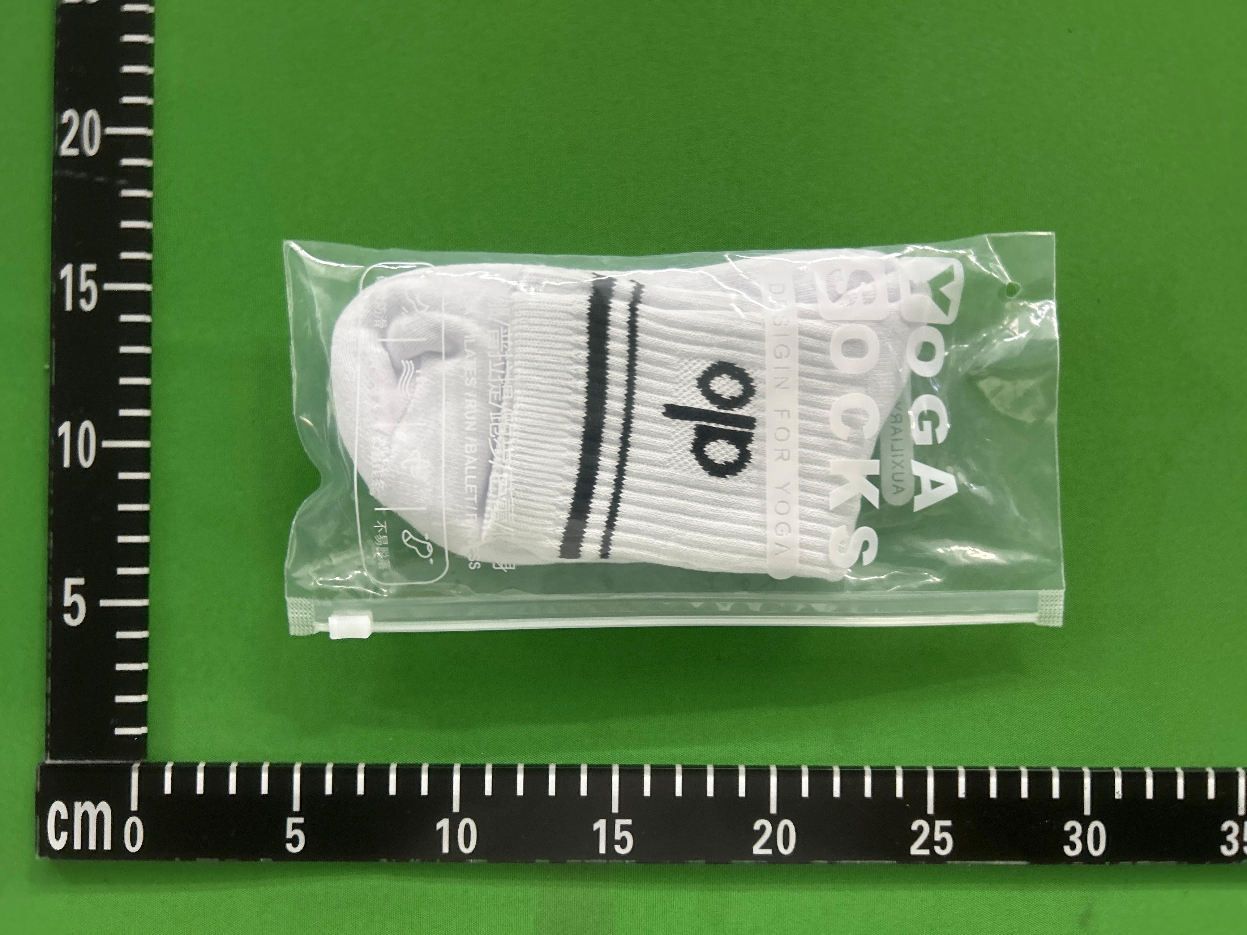 Foto QC 5 de Alo Yoga Crew Socks White Black