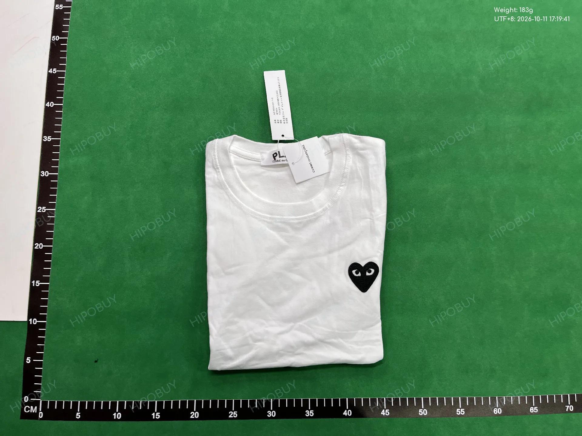 Foto QC 4 de Comme des Garçons PLAY T-shirt Small Black Heart Patch Navy
