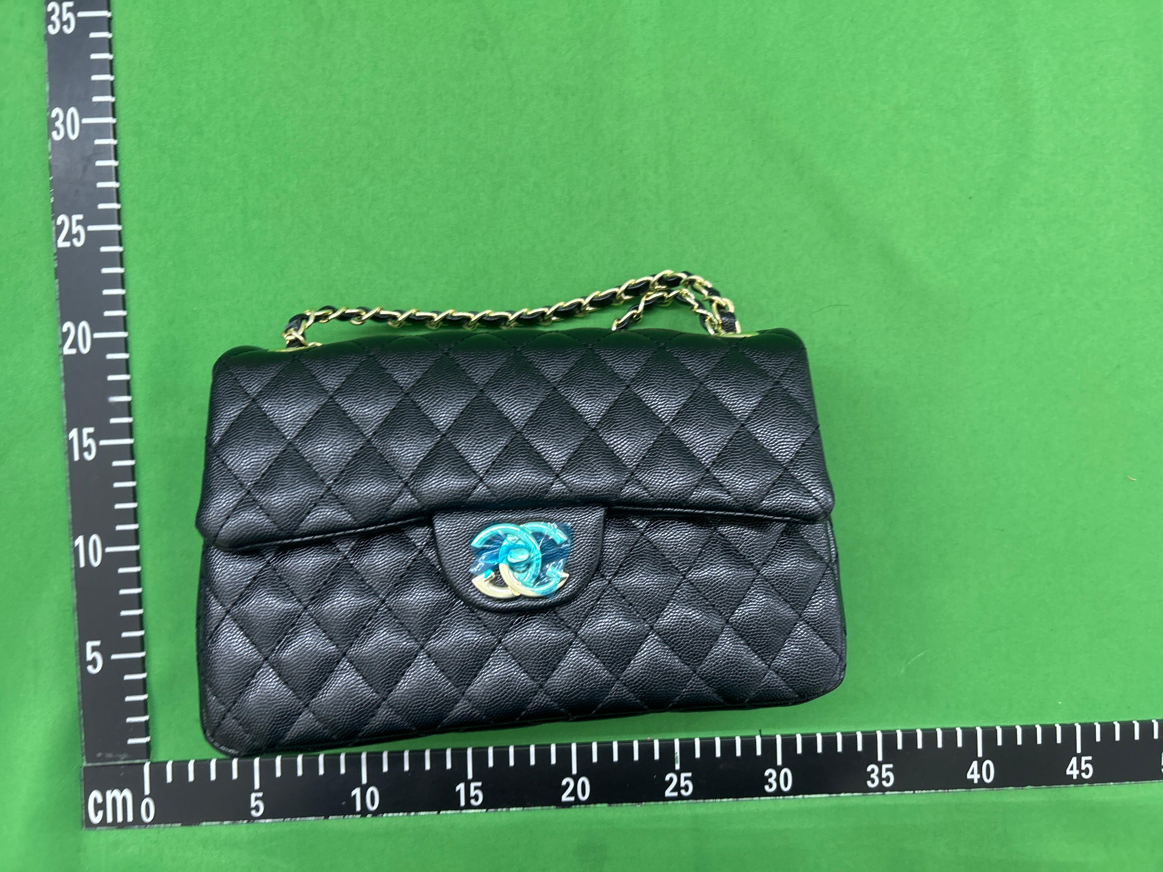 Foto QC 5 de Chanel Classic Double Flap Medium Black Caviar