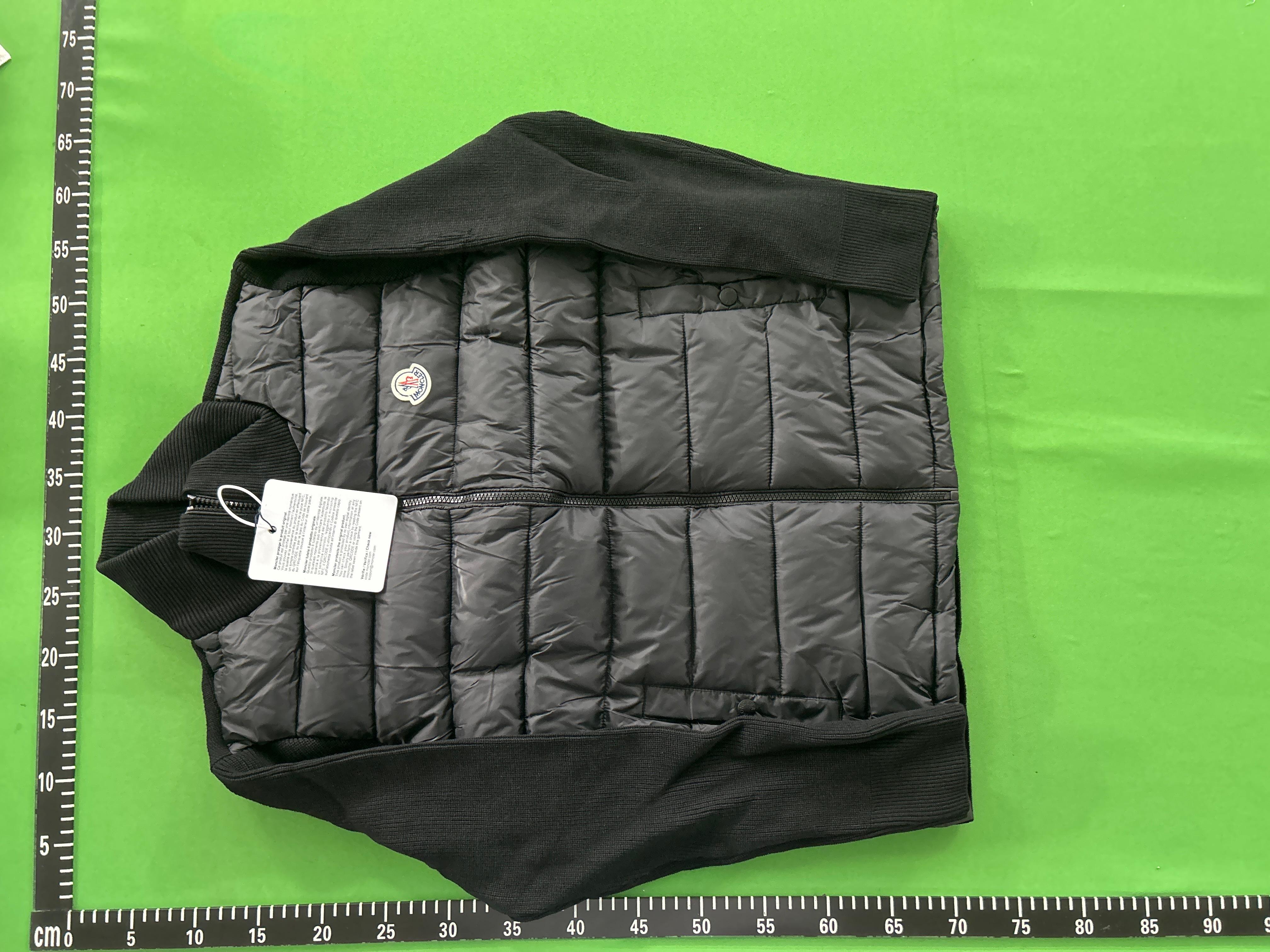 Foto QC 2 de Moncler Spider-Man Violier Short Down Jacket Black