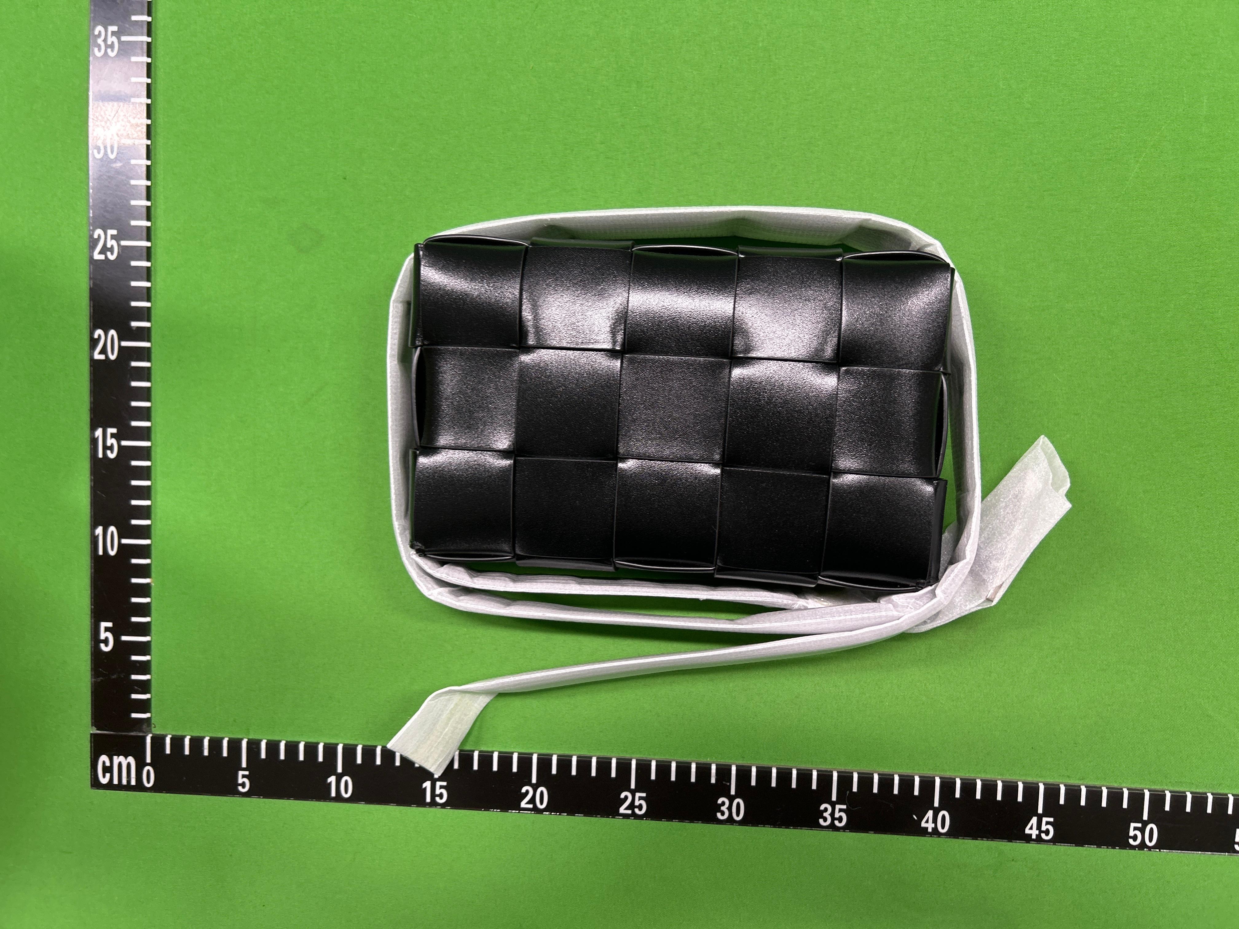Foto QC 5 de Bottega Veneta Cassette Medium Black Parakeet Leather