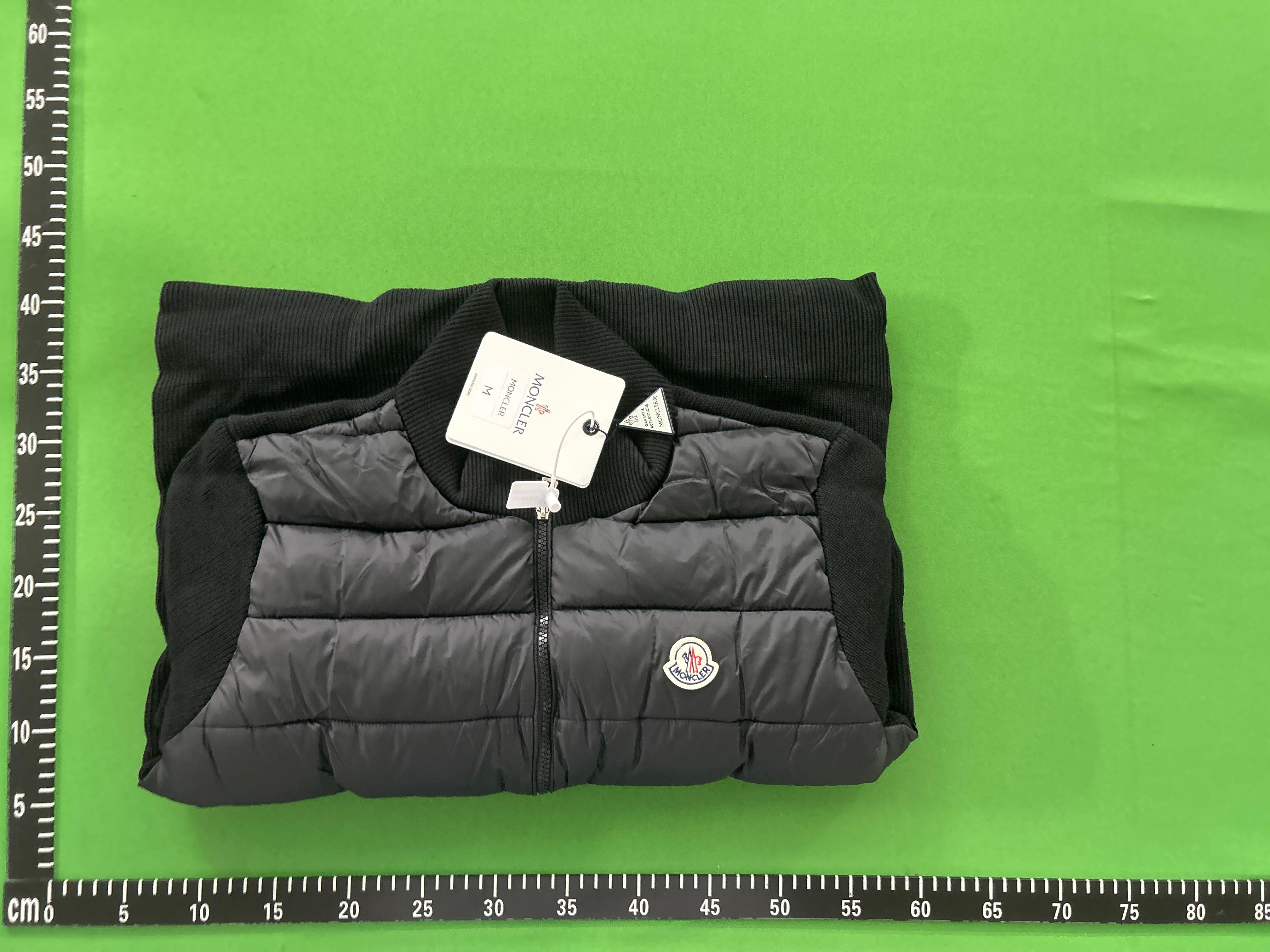 Foto QC 1 de Moncler Spider-Man Violier Short Down Jacket Black