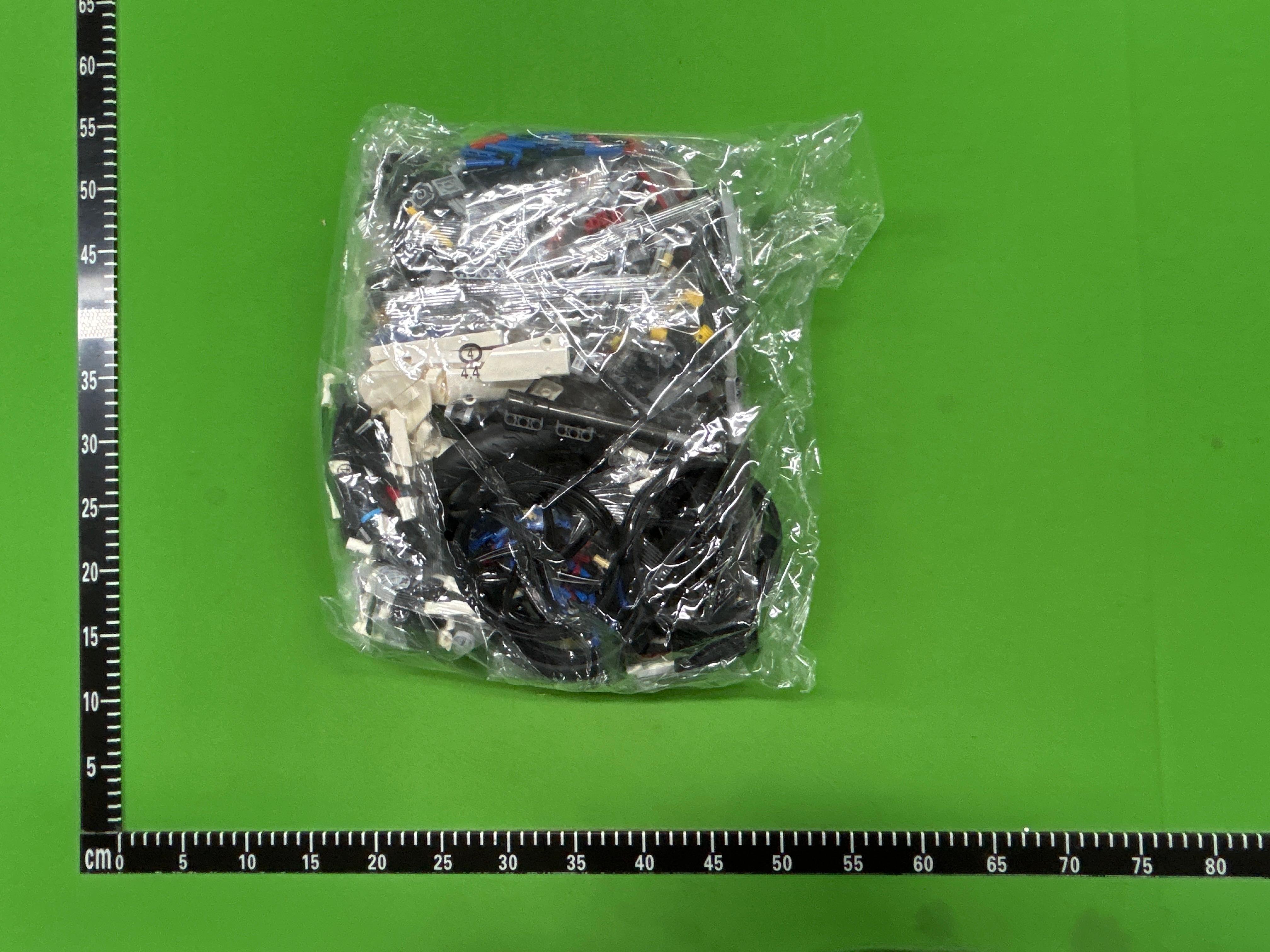 Foto QC 8 de LEGO Technic BMW M 1000 RR 42130 Plastic Building Block Set