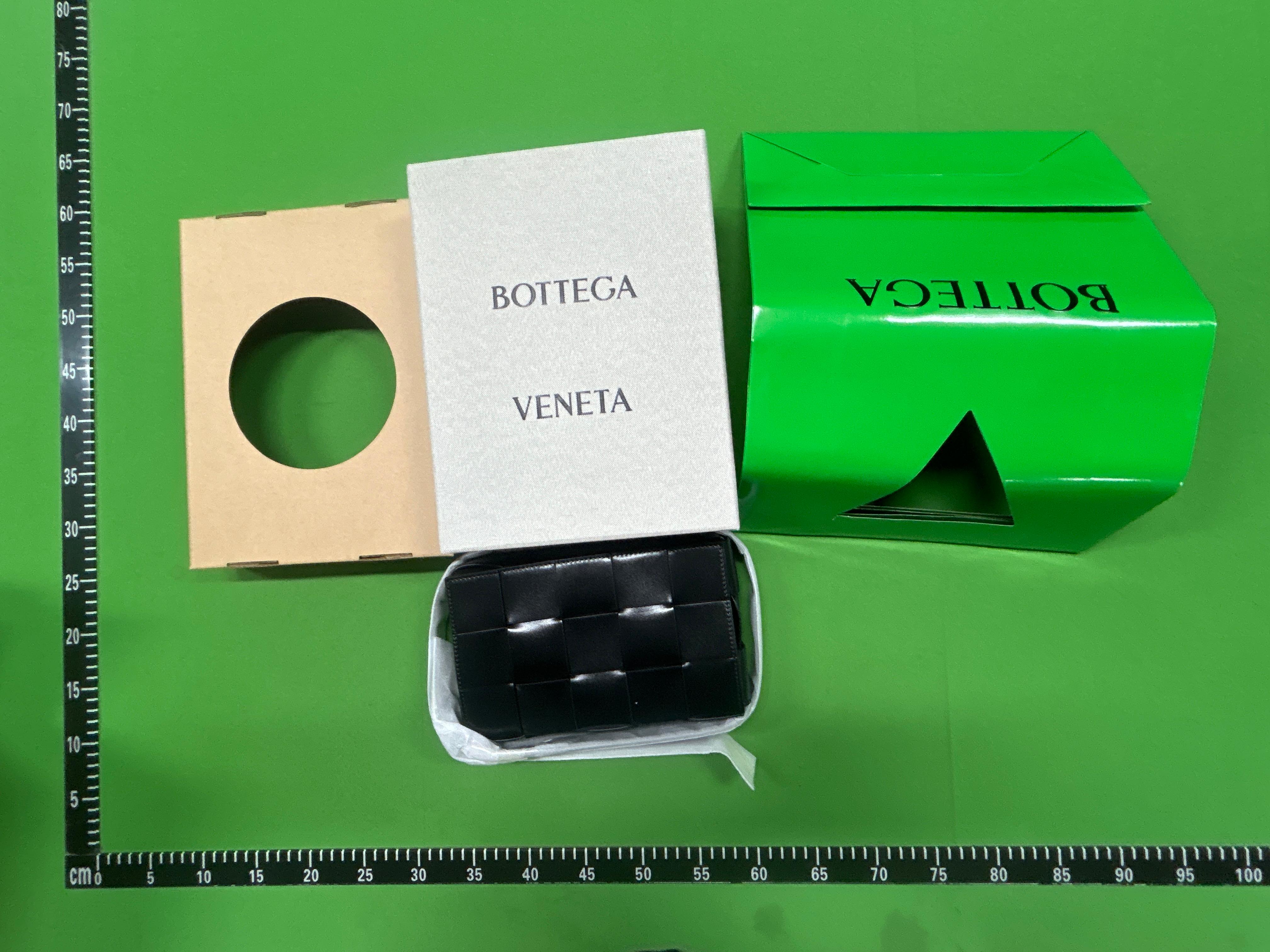 Foto QC 3 de Bottega Veneta Cassette Medium Black Parakeet Leather