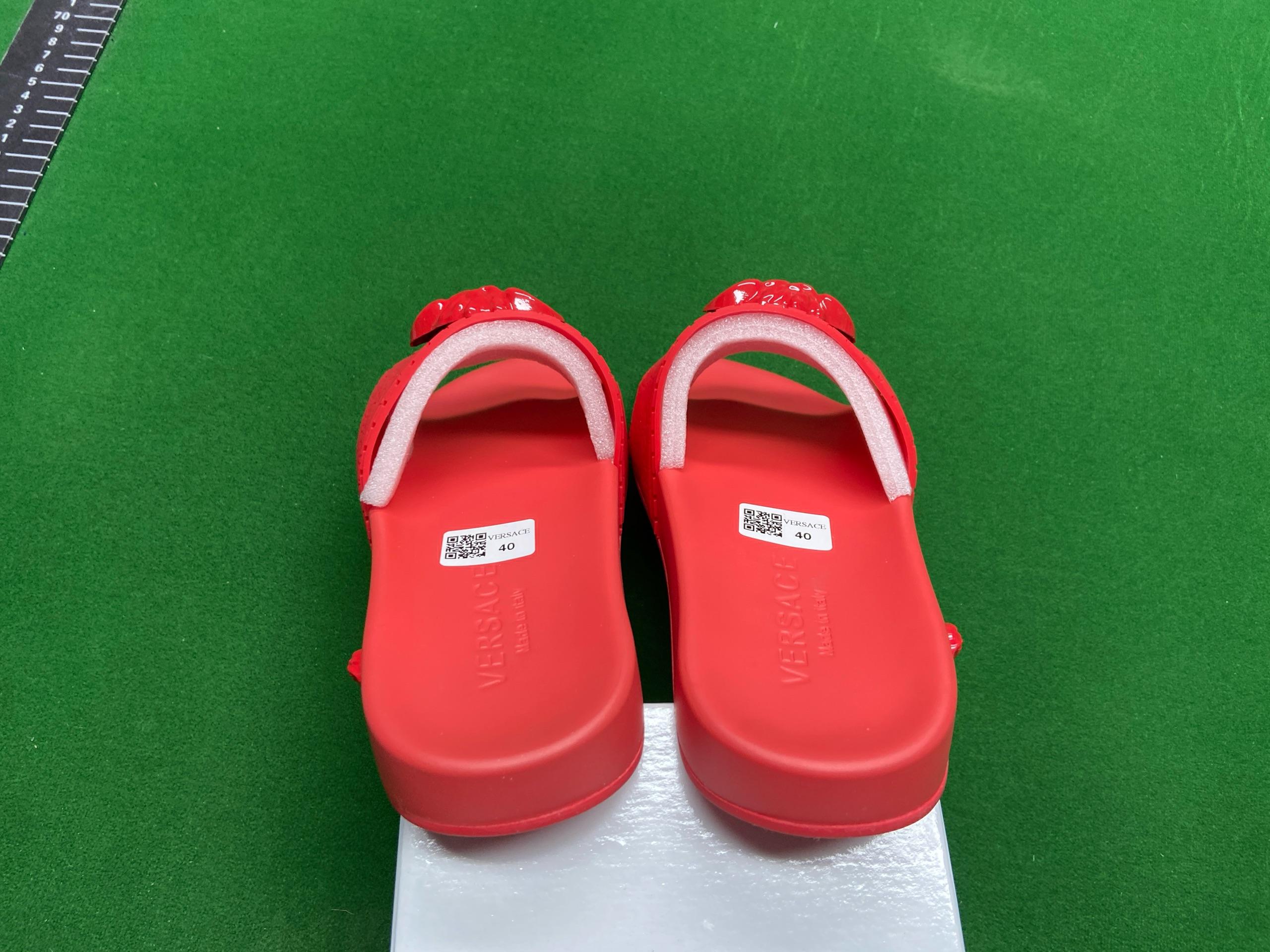 Foto QC 2 de Versace Medusa Head Slides Rubber Black Gold 008