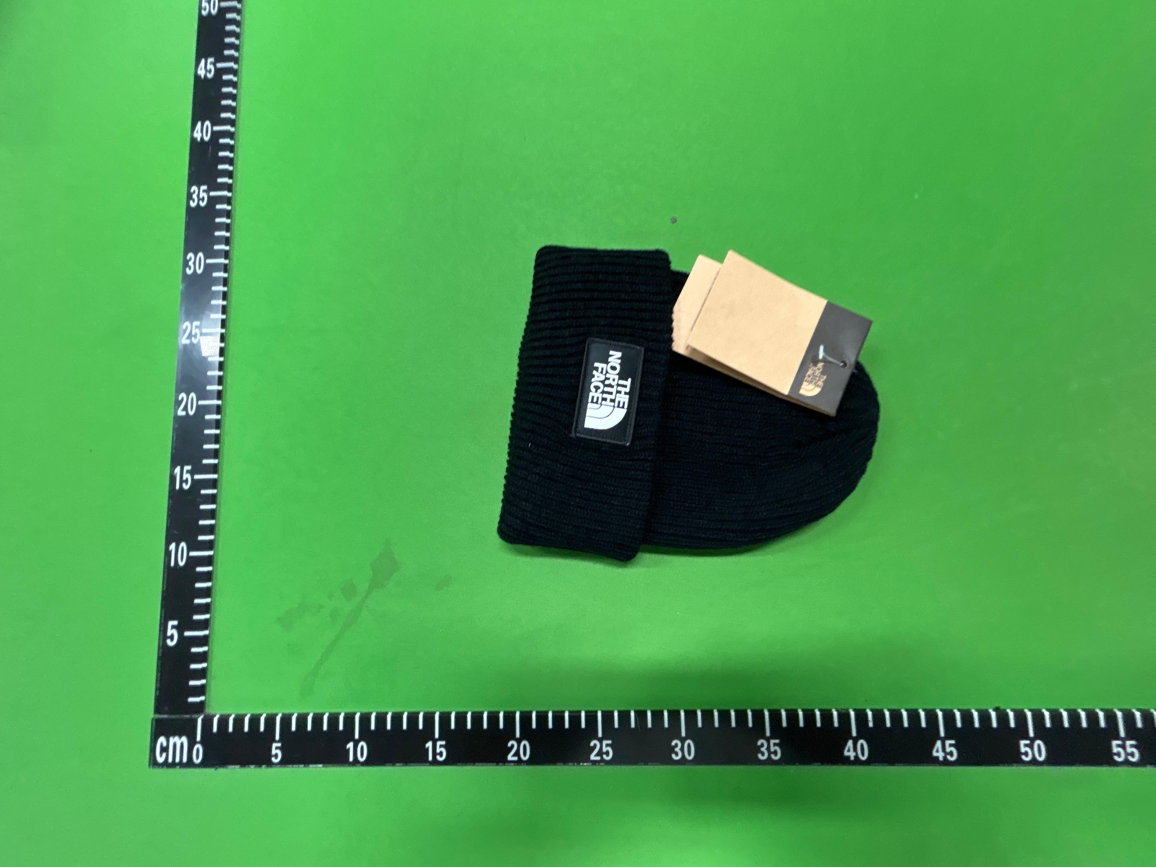 Foto QC 3 de Prada Triangle Logo Beanie White