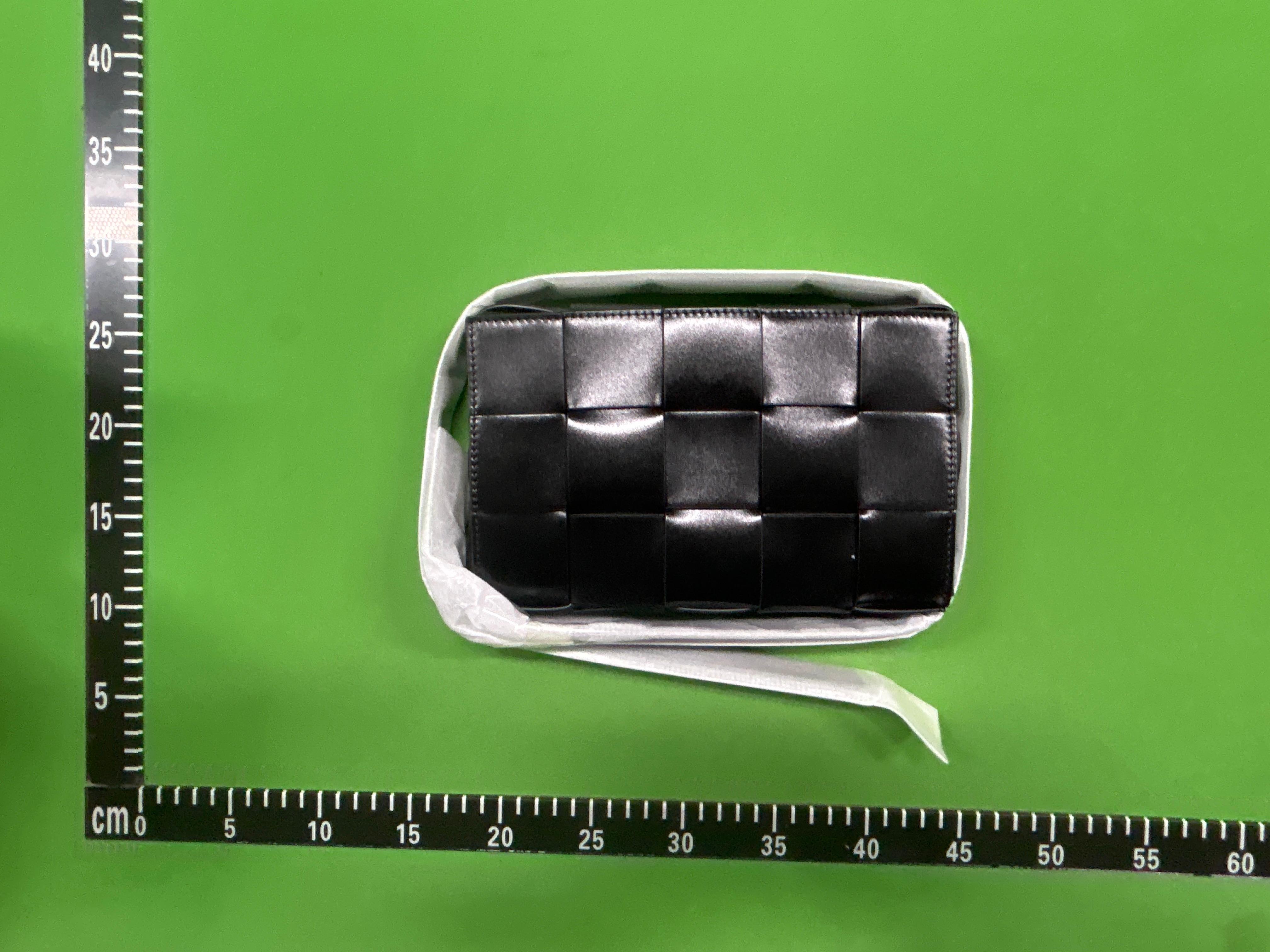 Foto QC 4 de Bottega Veneta Cassette Medium Black Parakeet Leather
