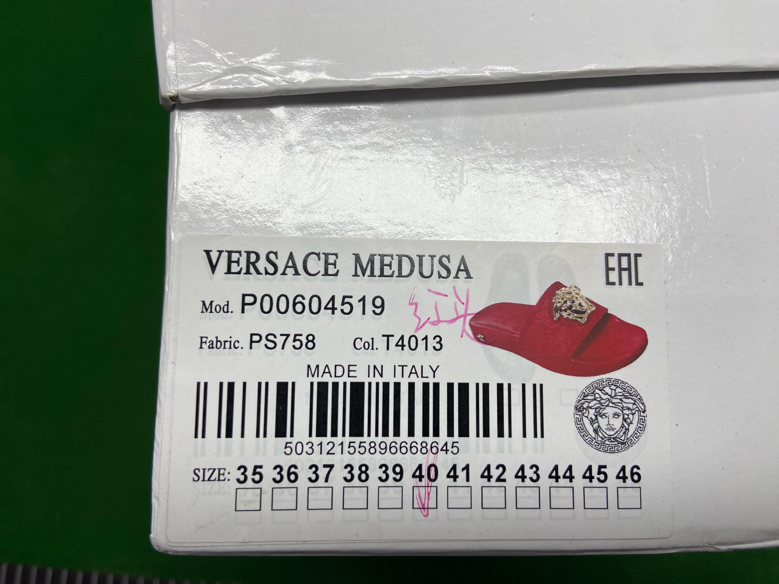 Foto QC 4 de Versace Medusa Head Slides Rubber Black Gold 008