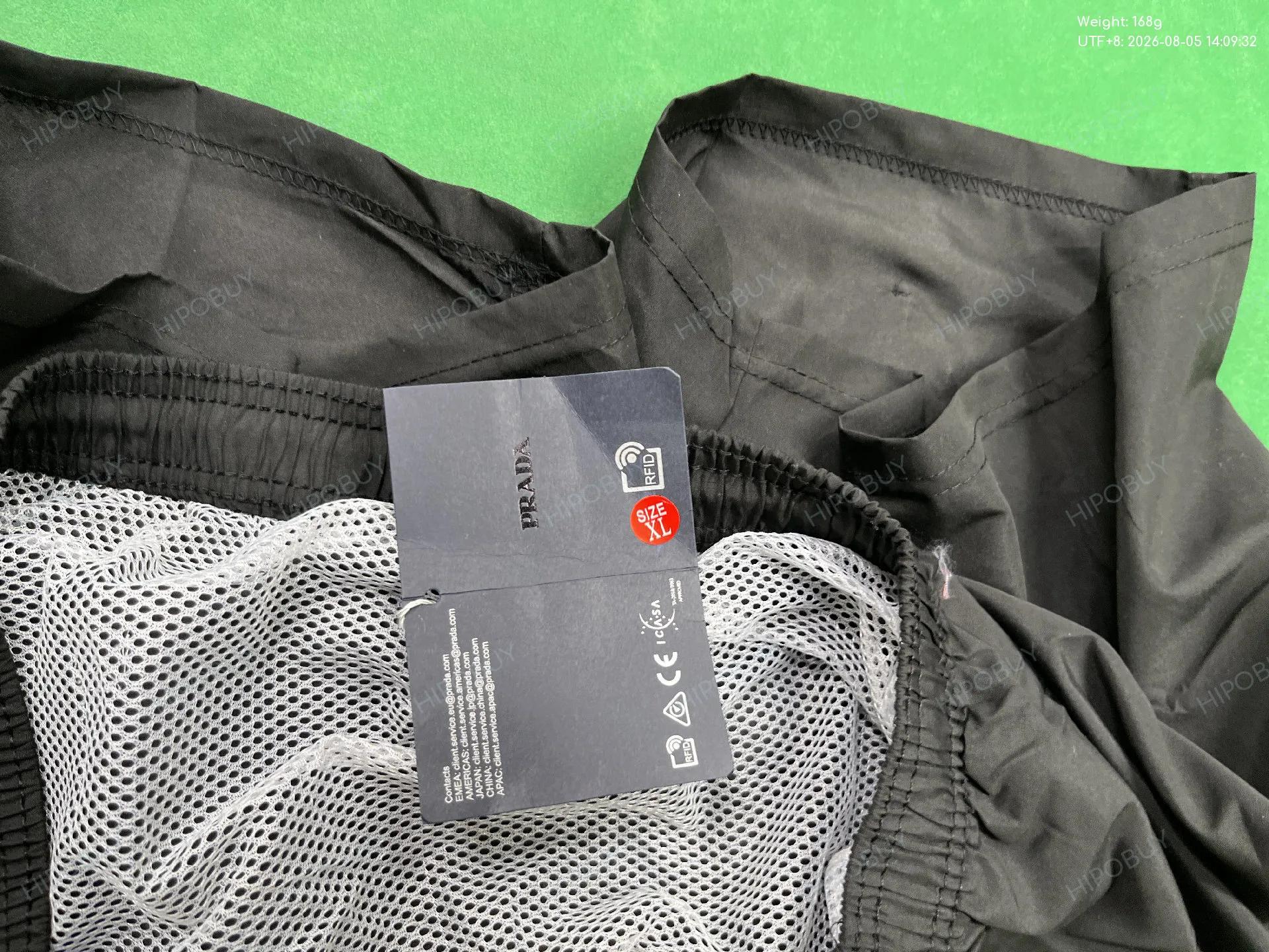 Foto QC 5 de Prada T-shirt Enamel Triangle Logo Black