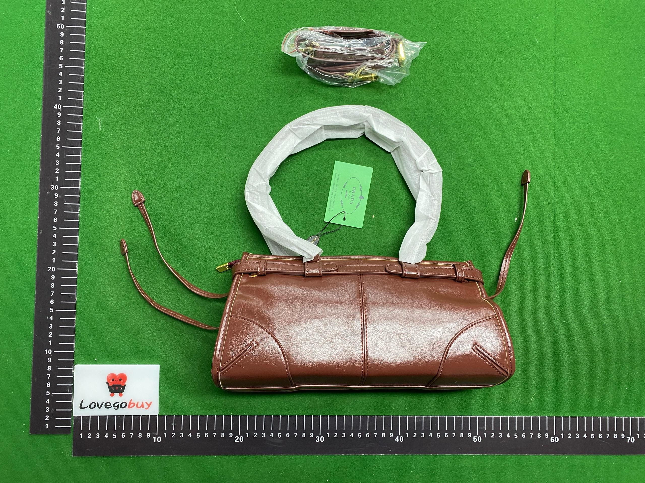 Foto QC 2 de Prada Medium Glossy Leather Shoulder Bag Dark Brown