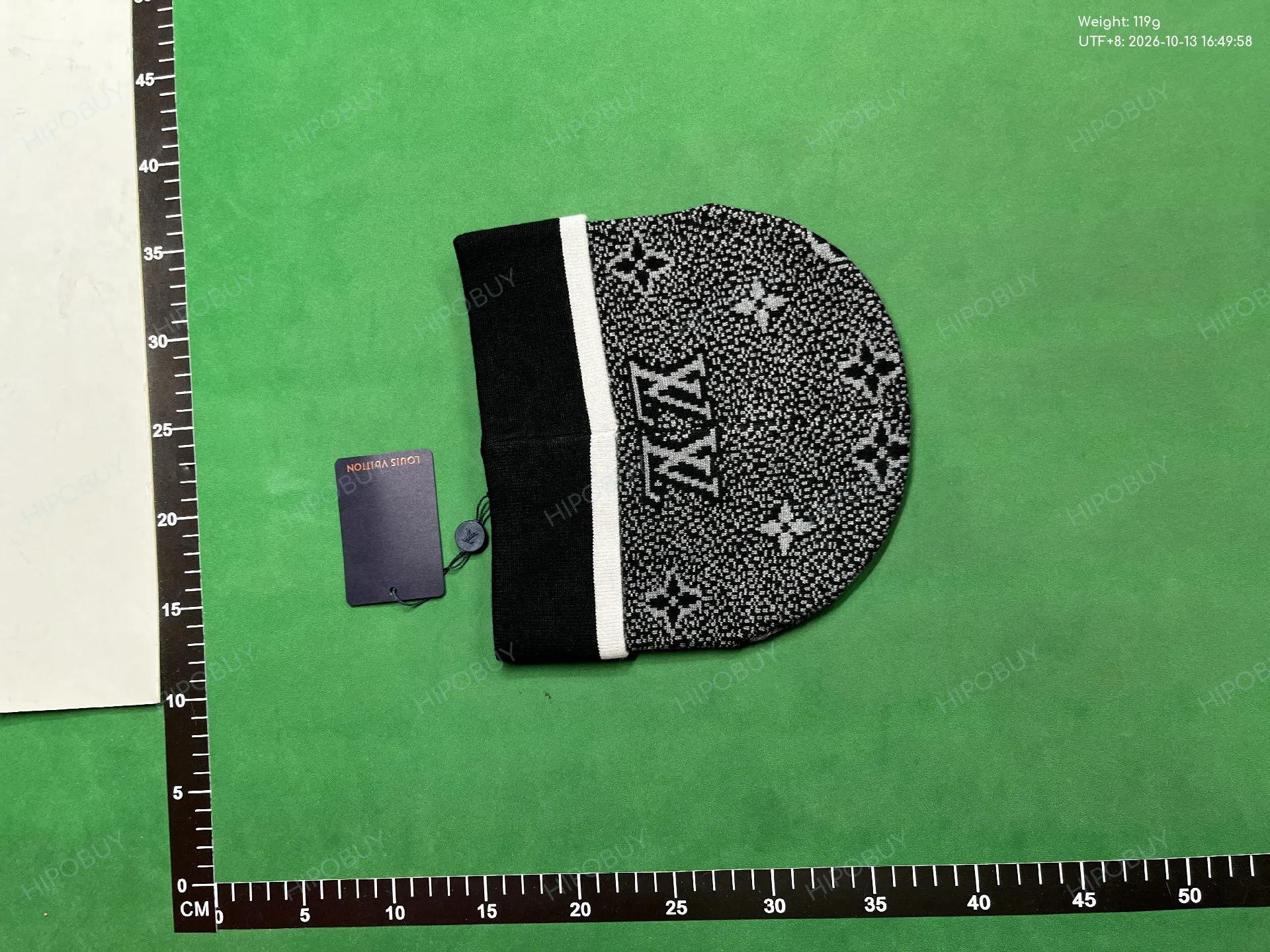 Foto QC 5 de Louis Vuitton Monogram Beanie Black