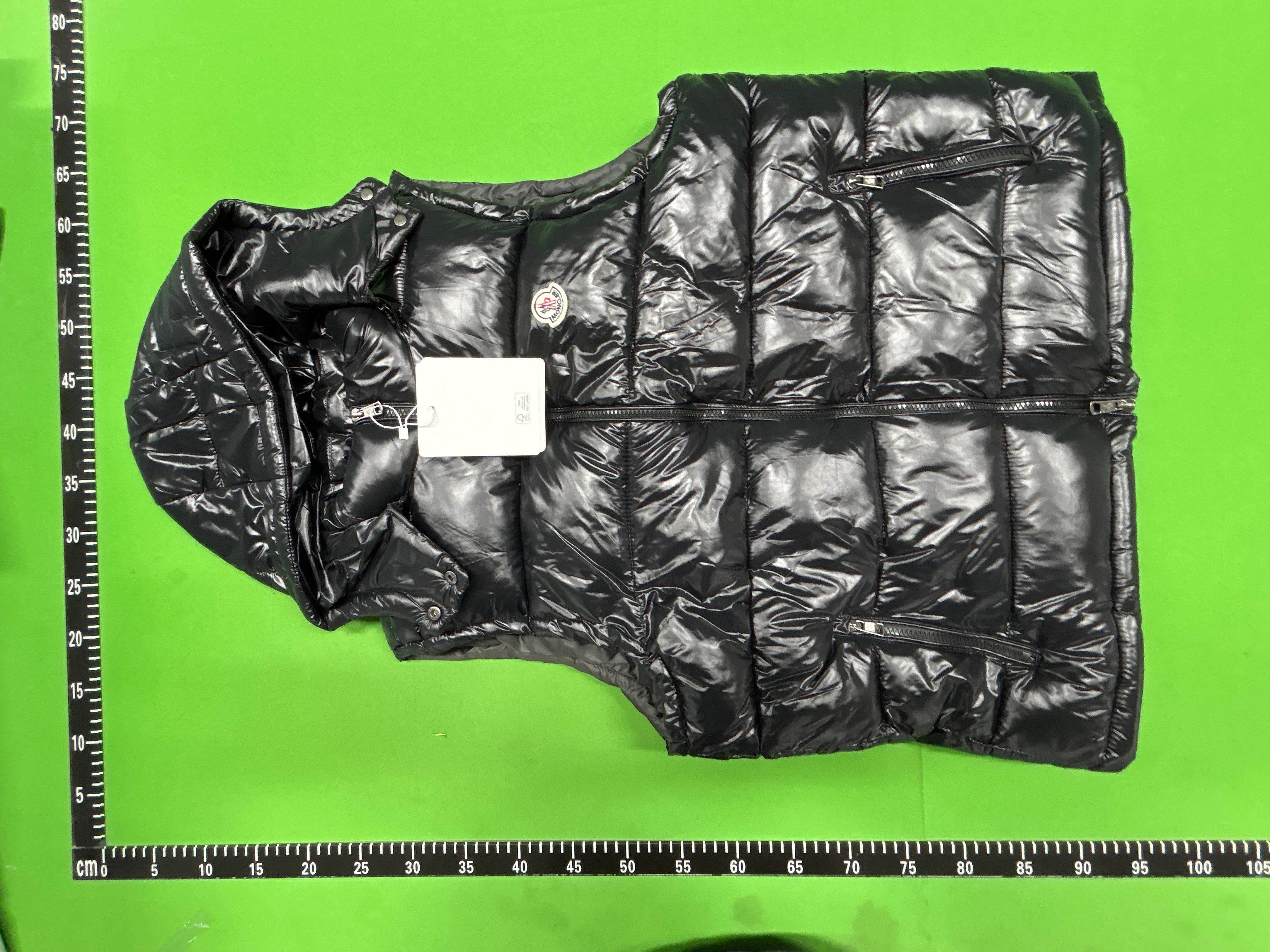 Foto QC 3 de Moncler Bormes Vest Hooded Down Black