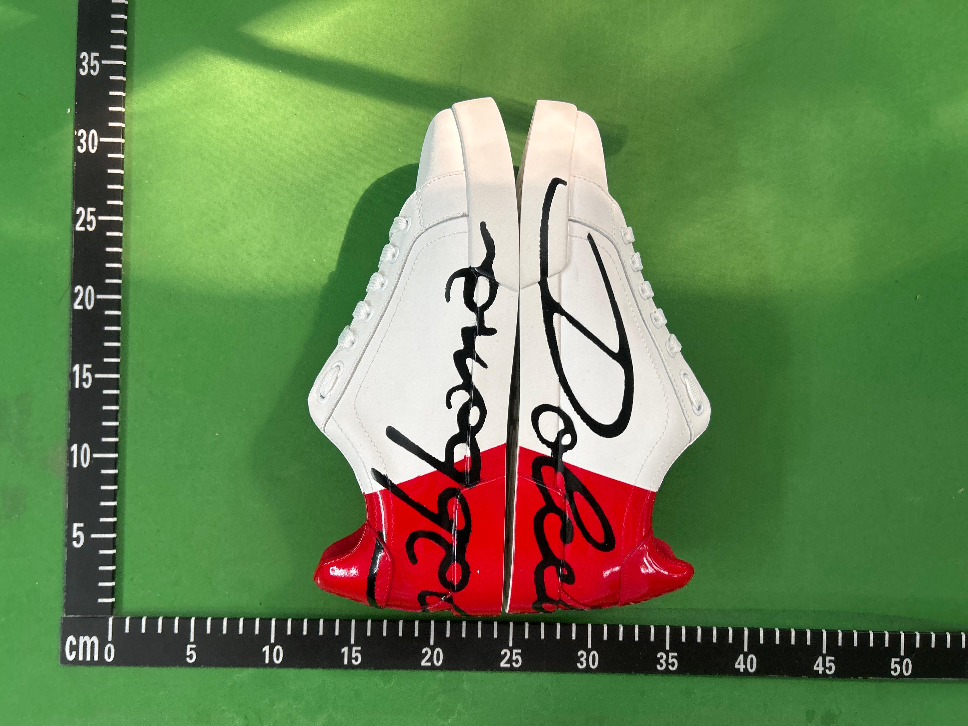 Foto QC 7 de Dolce & Gabbana Portofino Low Black Leather Graffiti Crown Patch CS1570