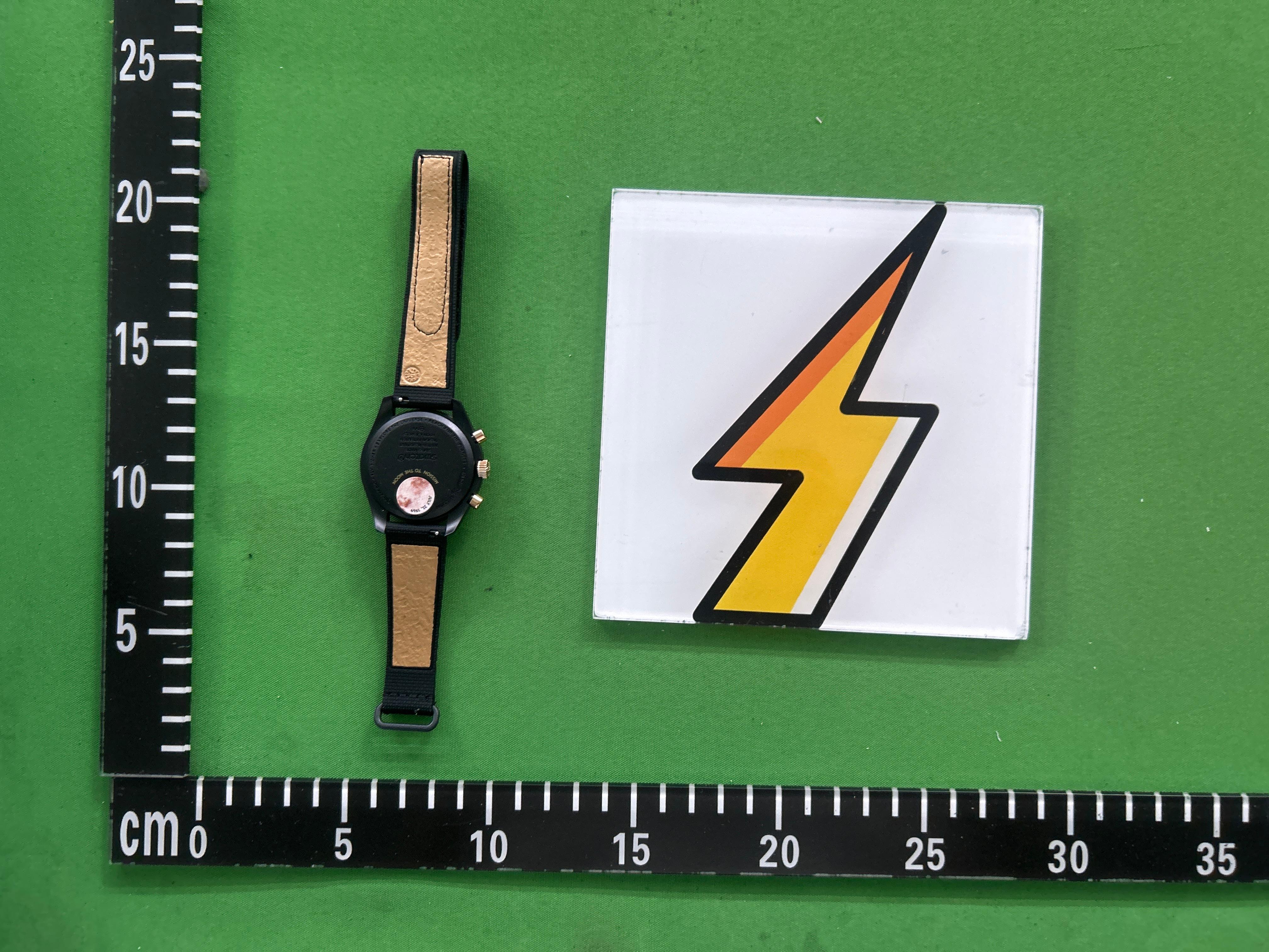 Foto QC 1 de Omega x Swatch Bioceramic MoonSwatch Mission to the Super Blue Moonphase SO33N700
