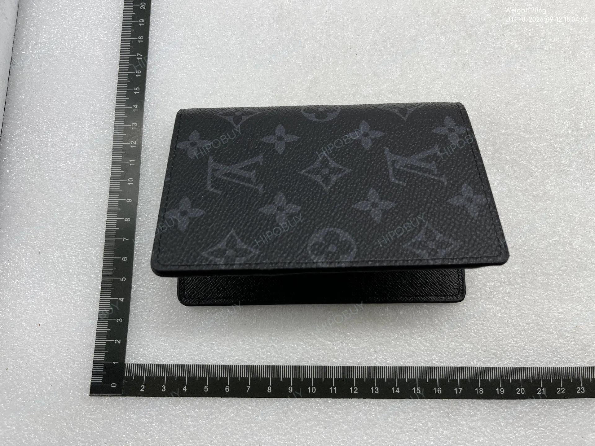 Foto QC 2 de Louis Vuitton Passport Cover Monogram Canvas Brown