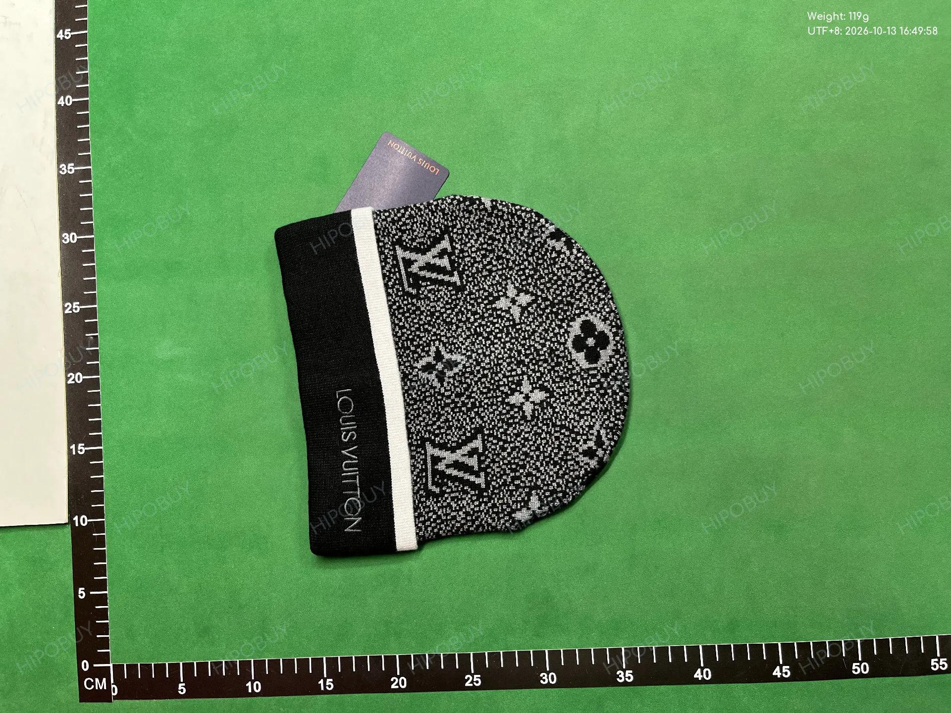 Foto QC 4 de Louis Vuitton Monogram Beanie Black