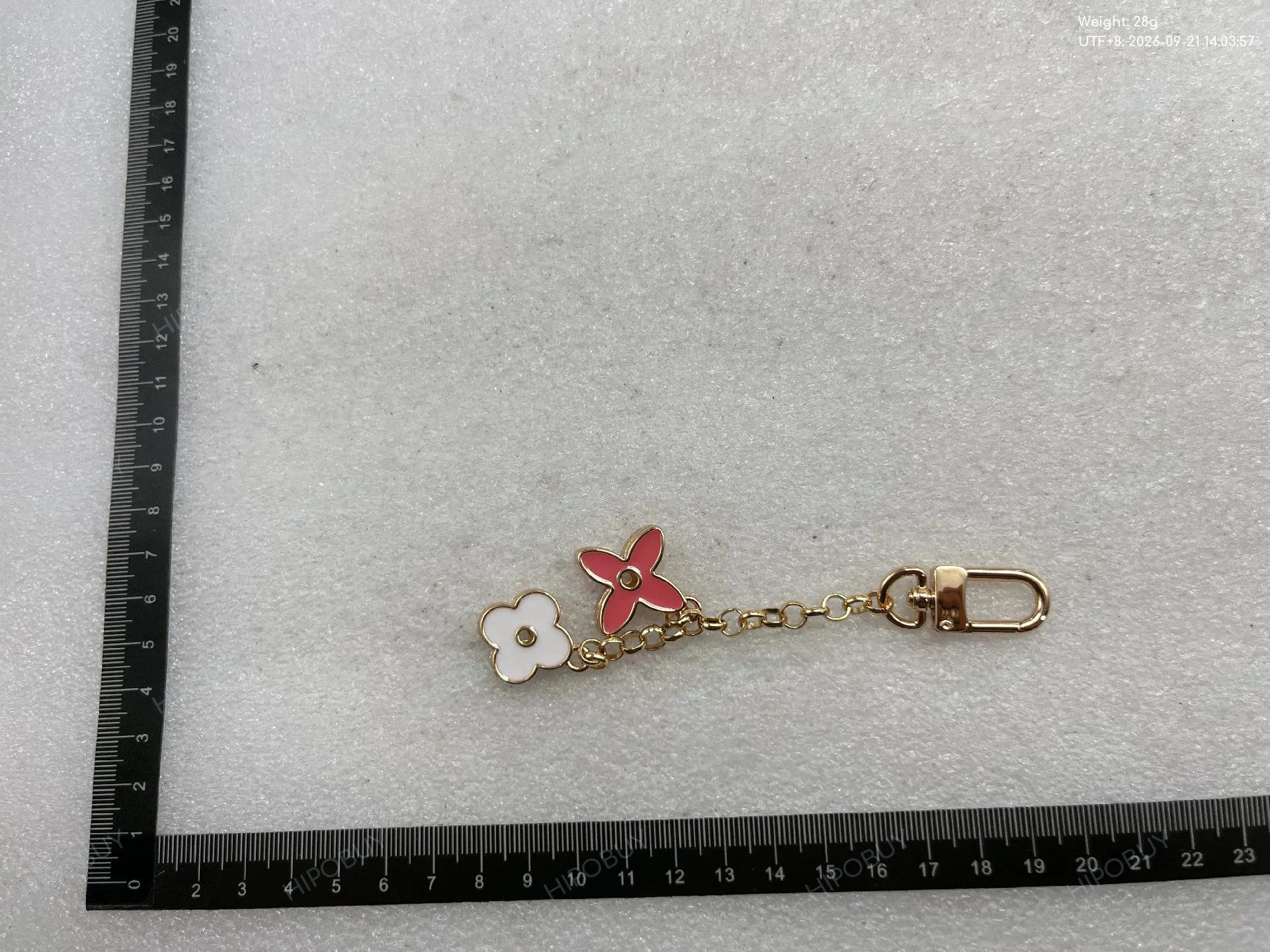 Foto QC 1 de Unbranded Clover Bag Charm Strap Extension Gold/Pink
