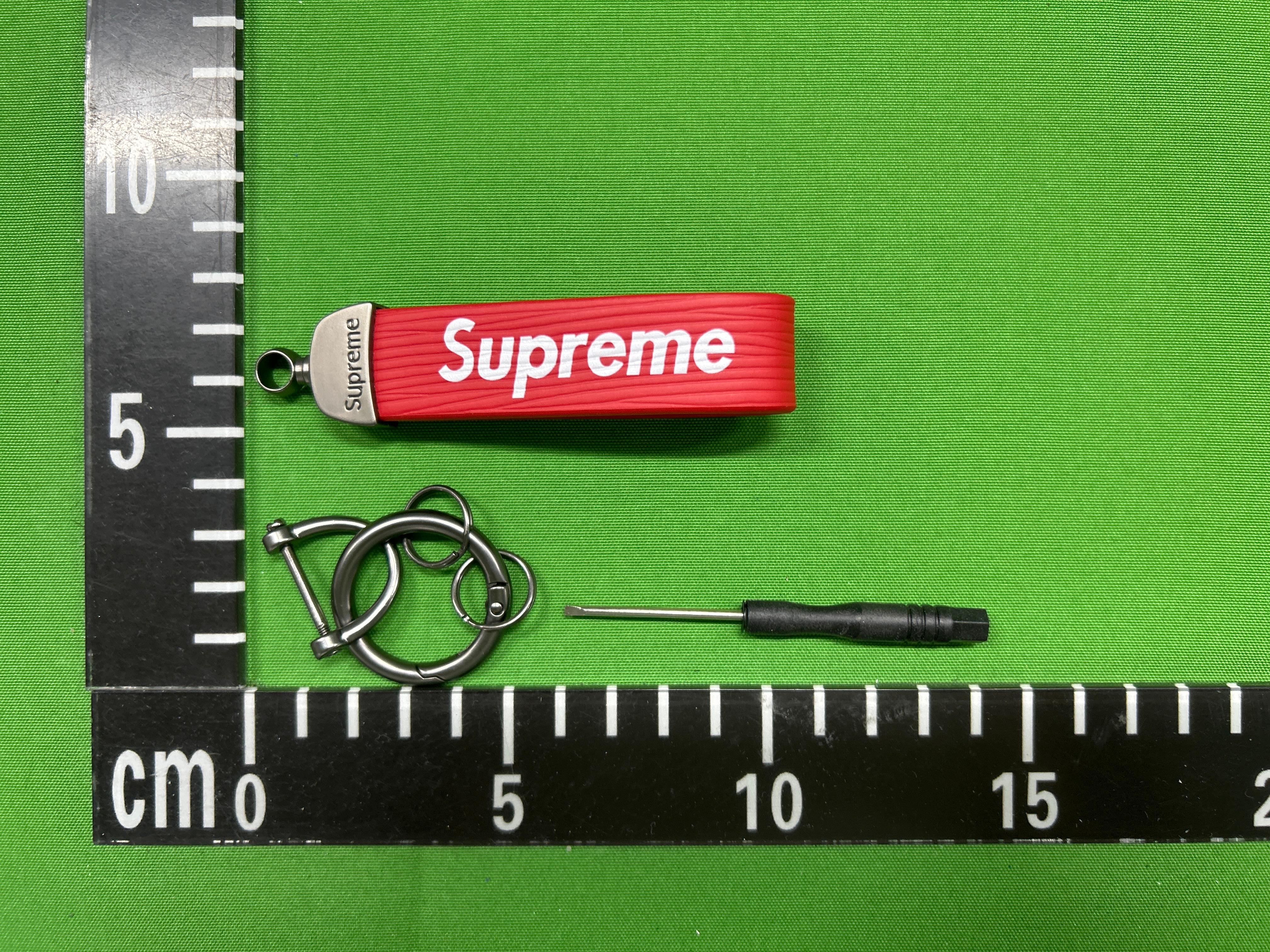 Foto QC 1 de Supreme Box Logo Keychain Red