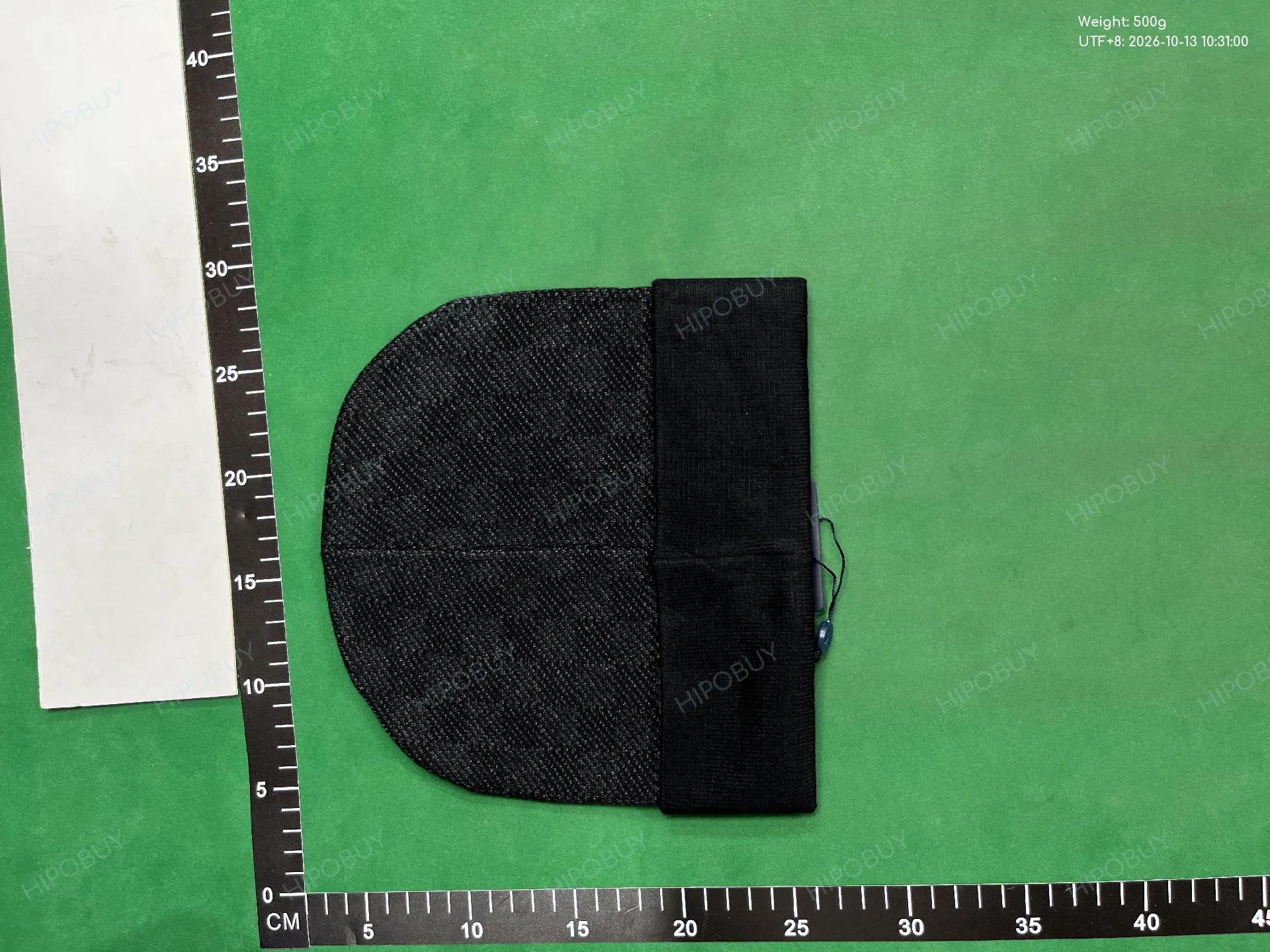 Foto QC 2 de Louis Vuitton Monogram Beanie Black