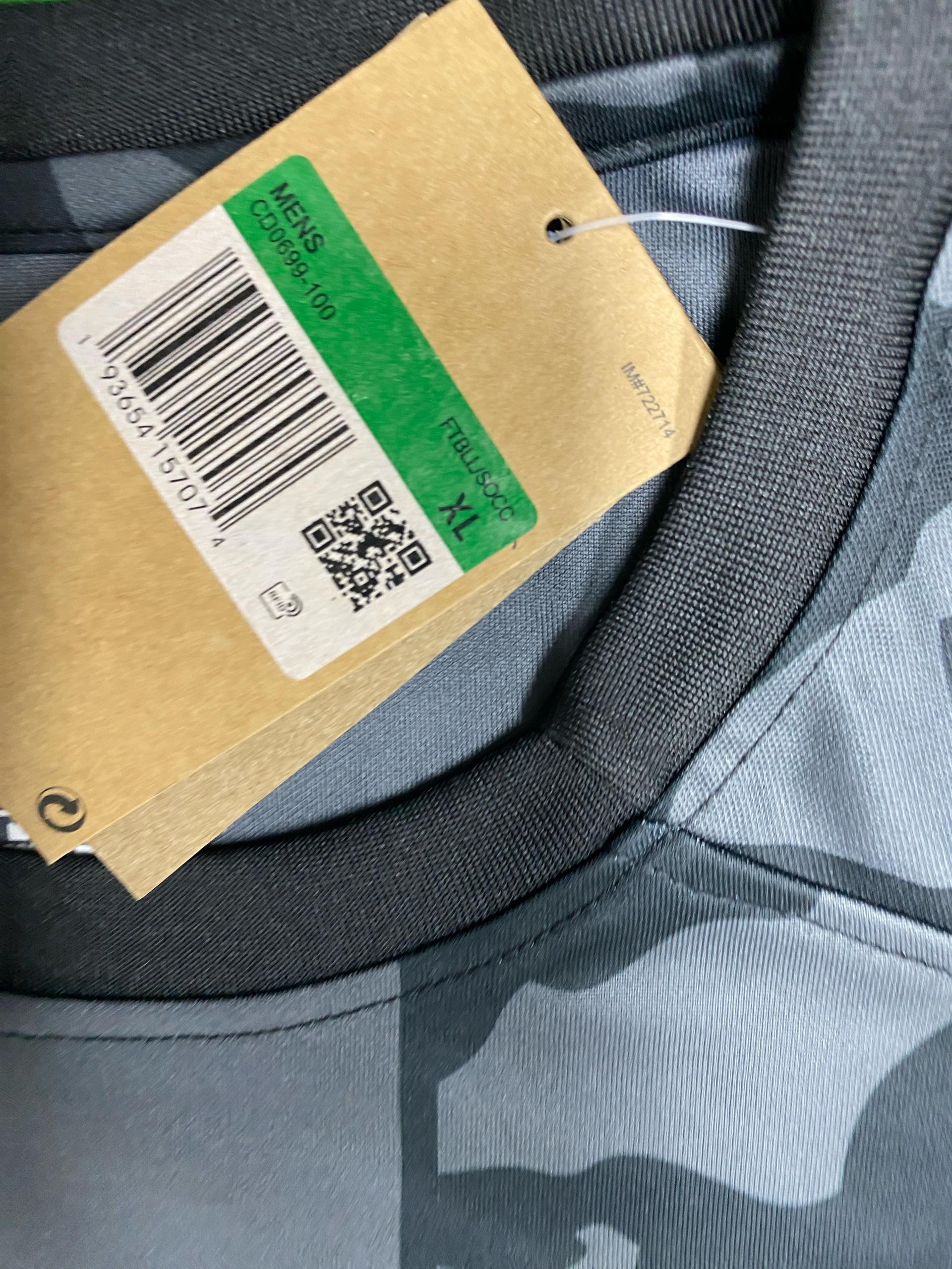 Foto QC 5 de Jordan x Paris Saint-Germain 2018/19 Elephant Print Pre-Match Jersey Black