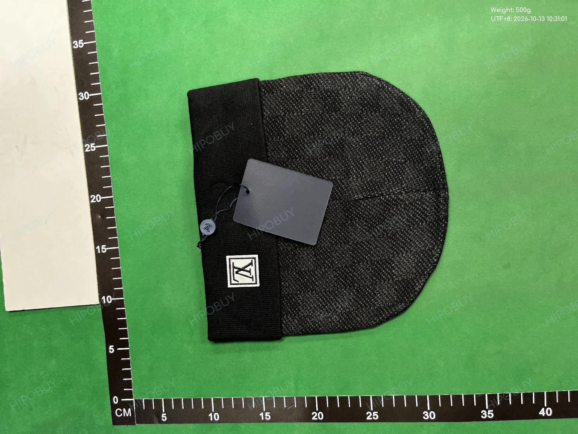 Foto QC 1 de Louis Vuitton Monogram Beanie Black