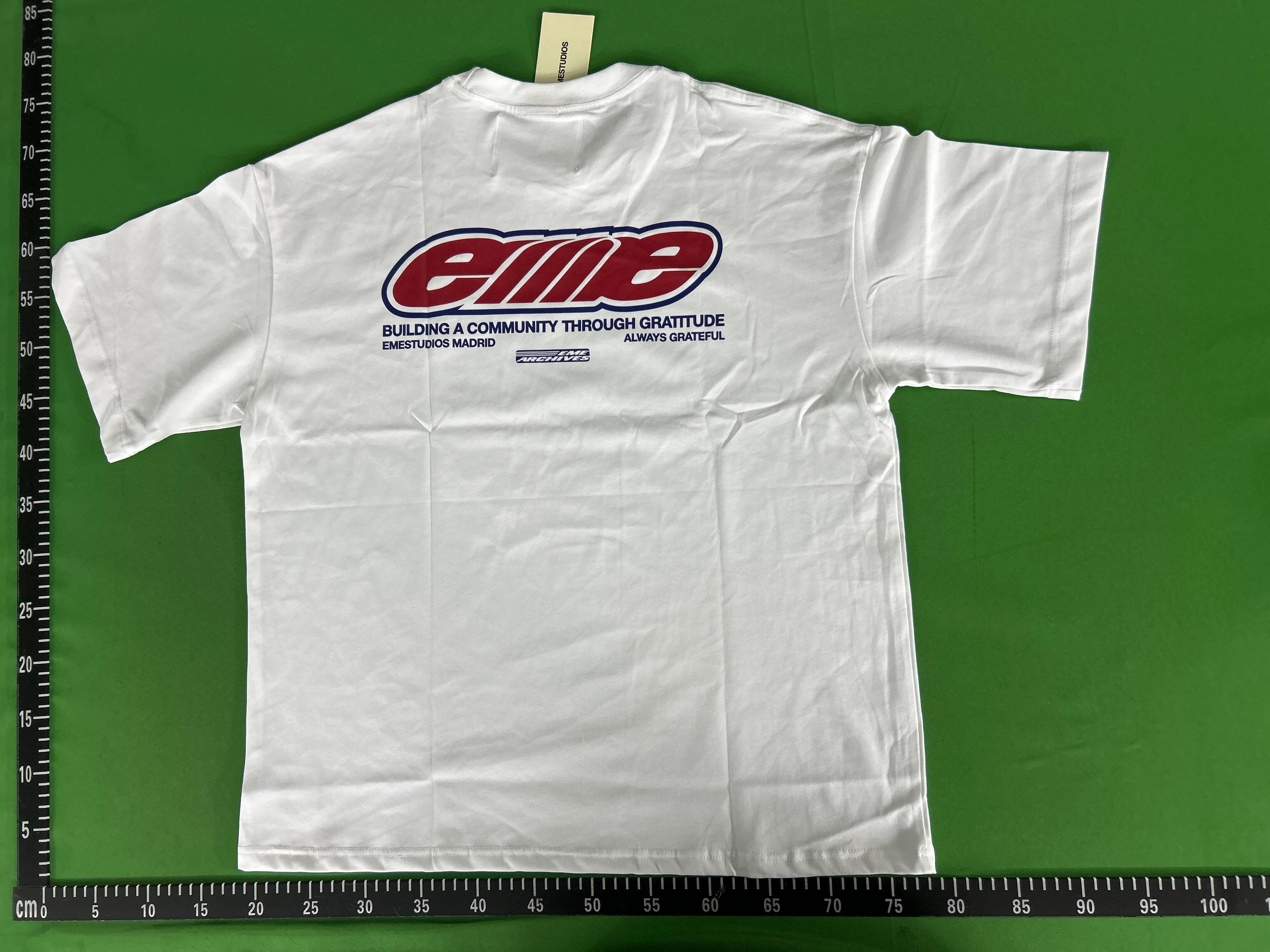Foto QC 8 de Emestudios SS26 T-shirt Building A Community Graphic Cream