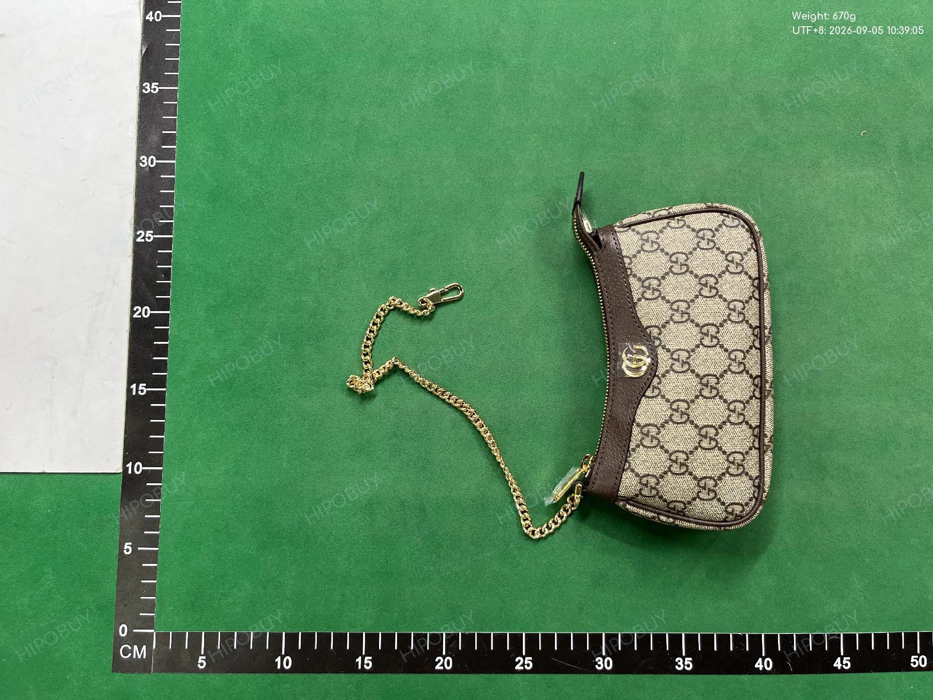 Foto QC 2 de Gucci GG Supreme Mini Chain Bag