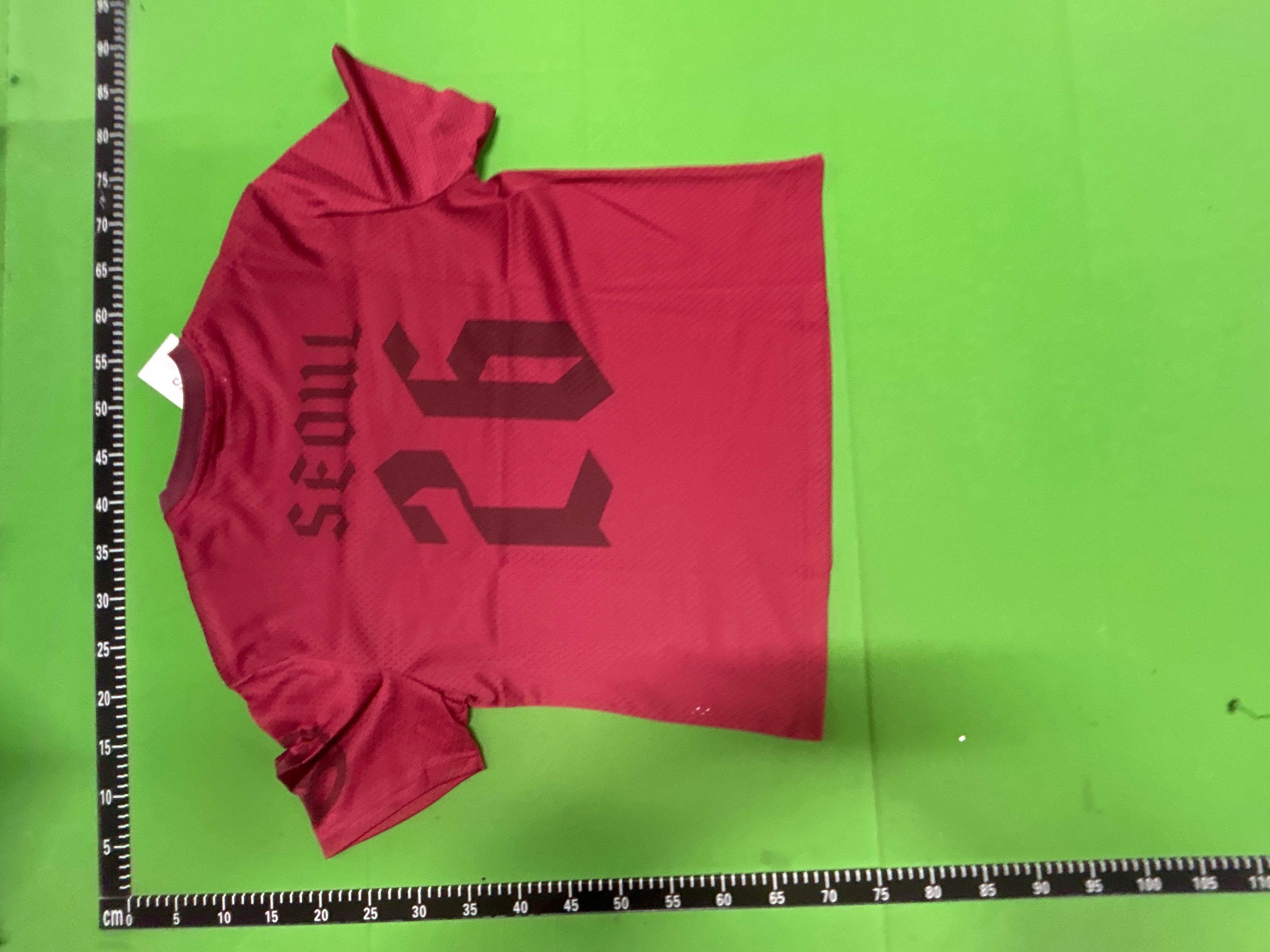 Foto QC 4 de BTS Madrid 2026 Arirang World Tour City Jersey Burgundy