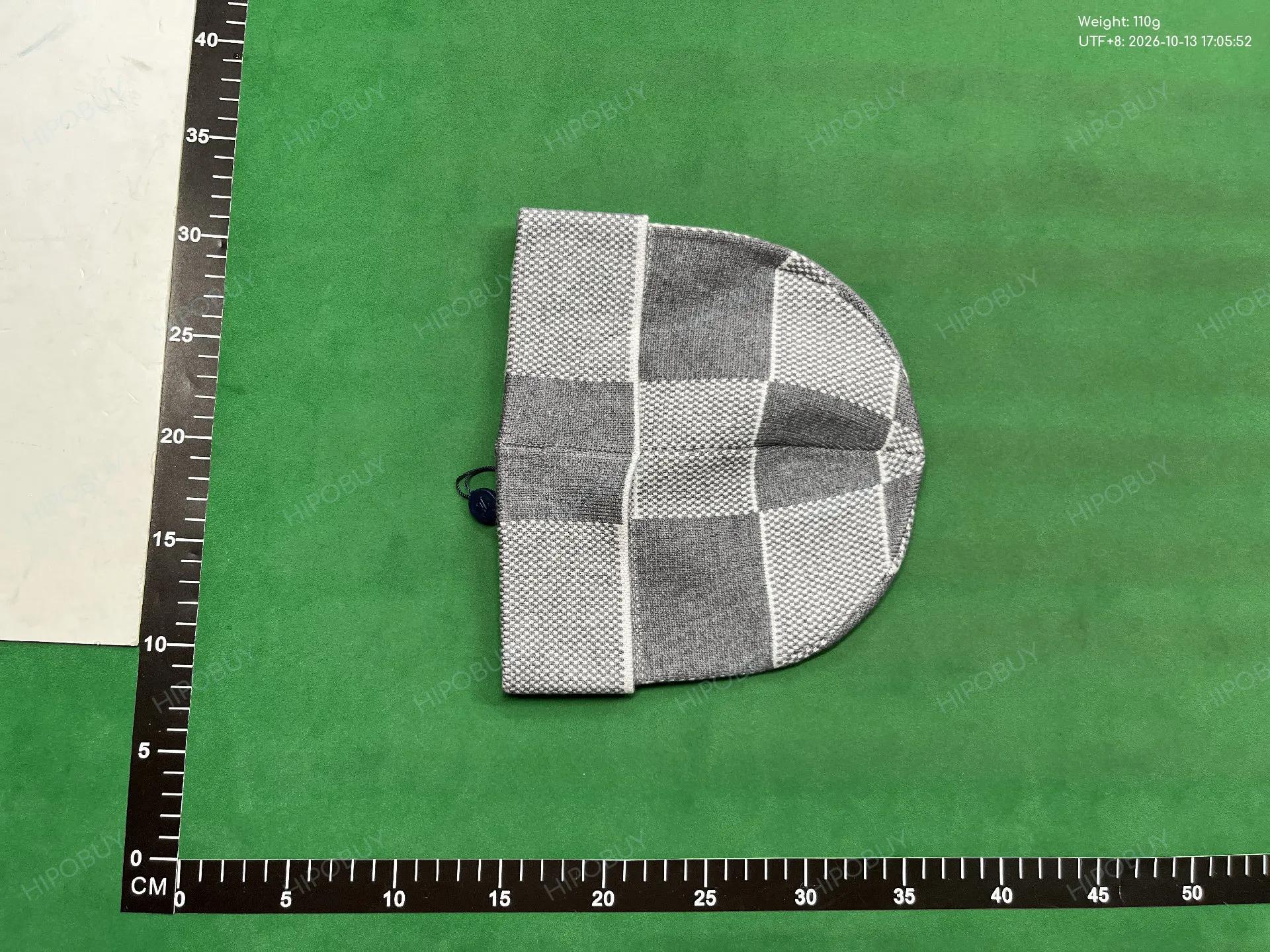 Foto QC 8 de Louis Vuitton Monogram Beanie Black