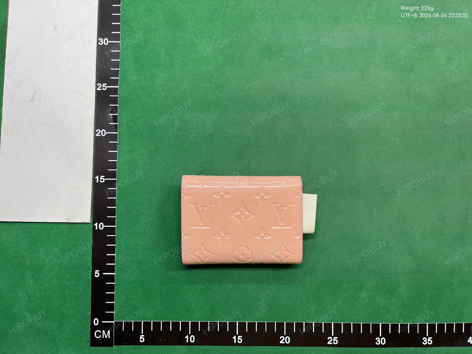 Foto QC 6 de Louis Vuitton Victorine Wallet Monogram Vernis Rose Ballerine