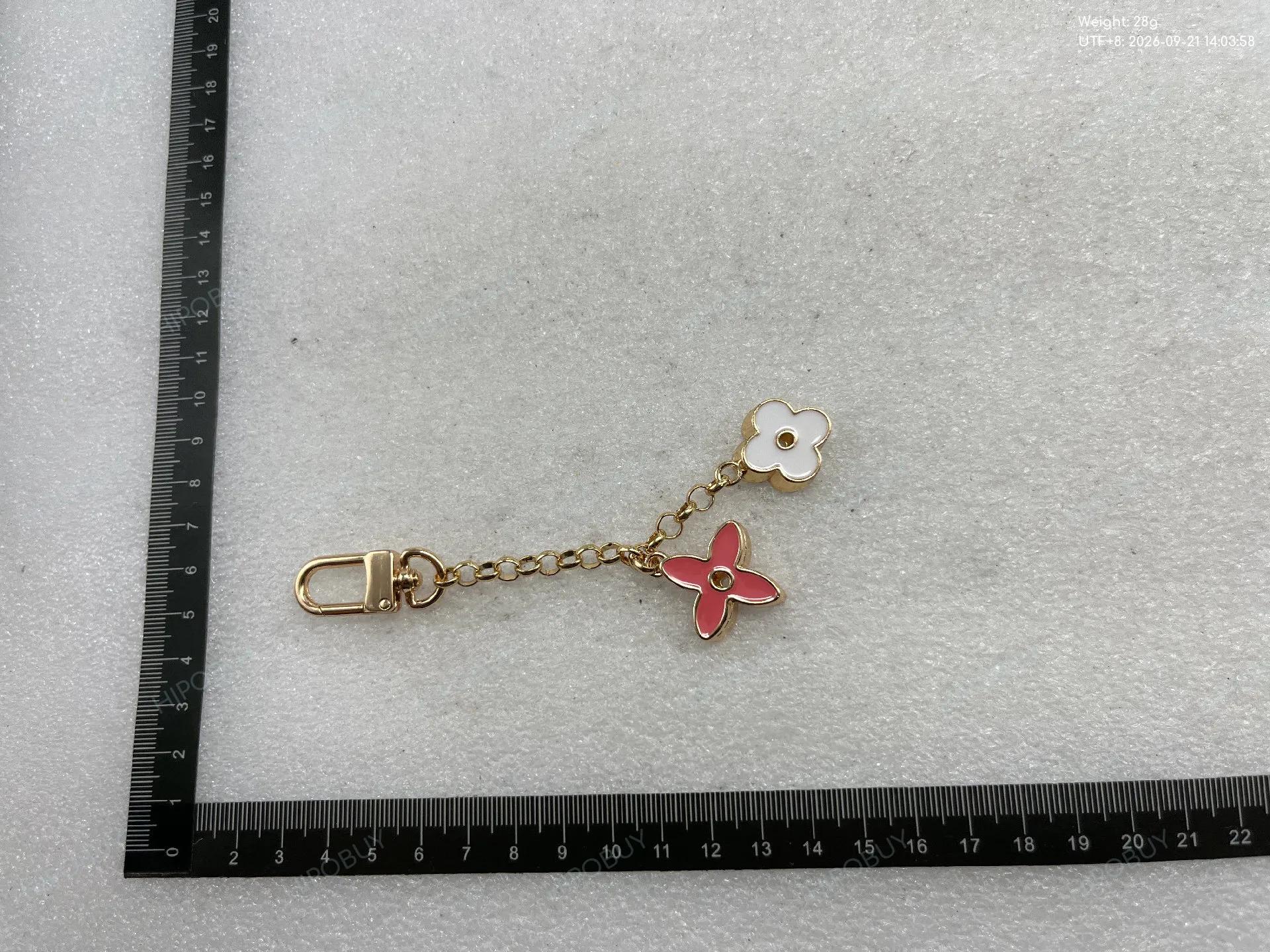 Foto QC 2 de Unbranded Clover Bag Charm Strap Extension Gold/Pink